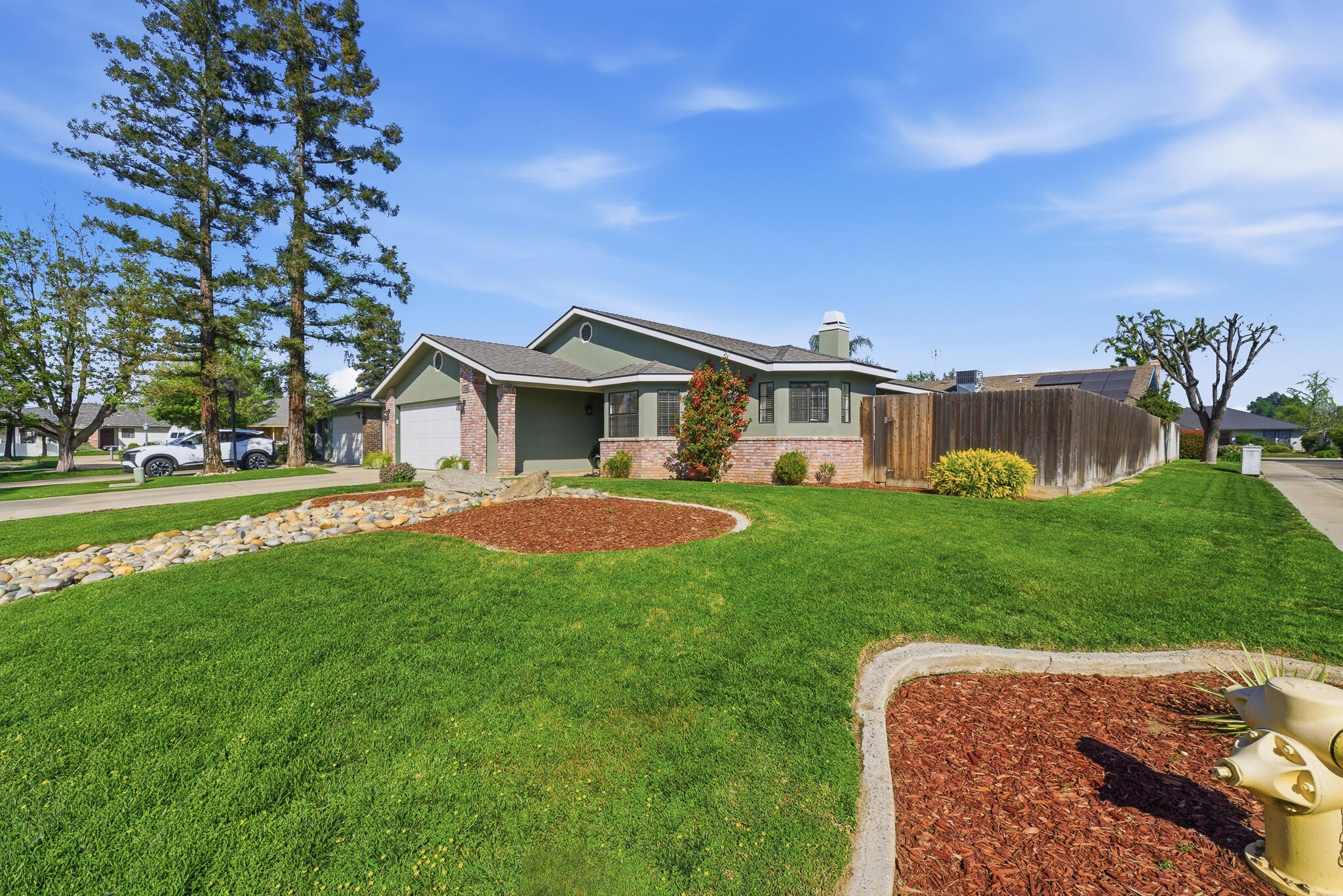 1230 W La Vida Ct, Visalia, CA 93277