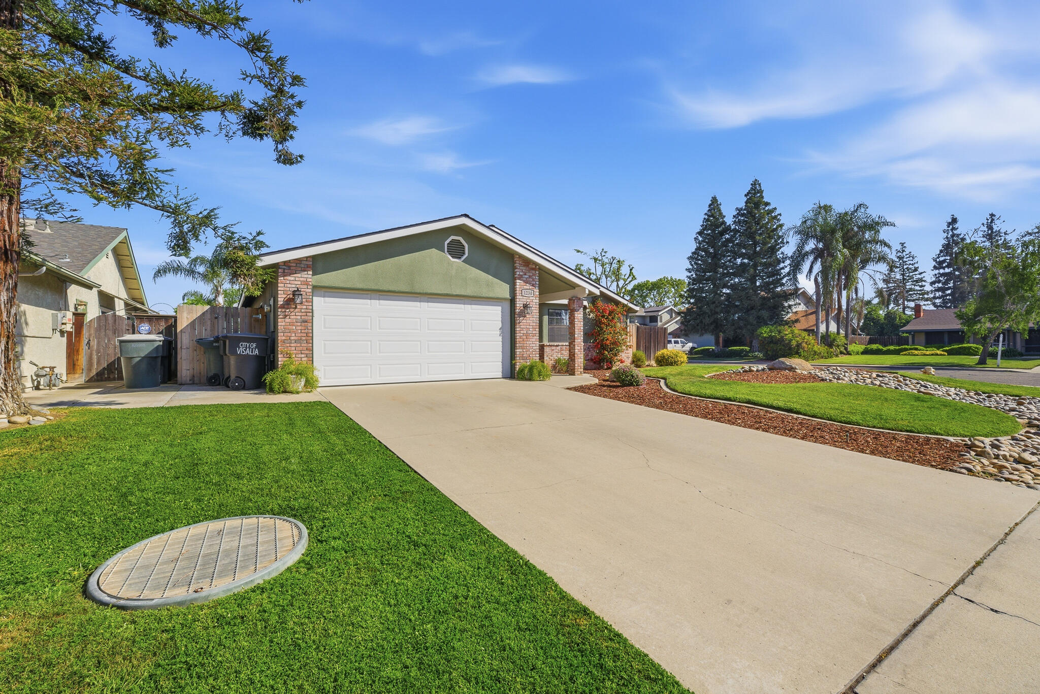 1230 W La Vida Ct, Visalia, CA 93277