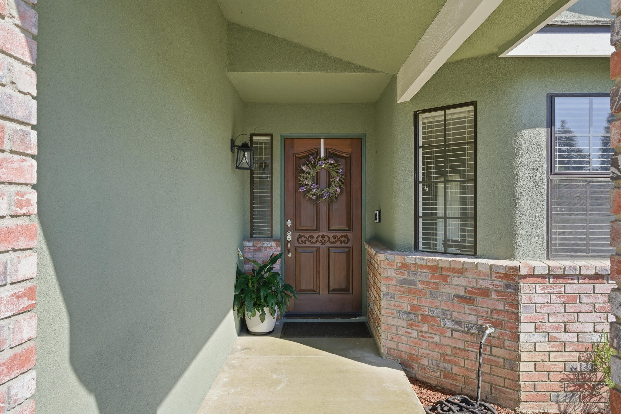 1230 W La Vida Ct, Visalia, CA 93277