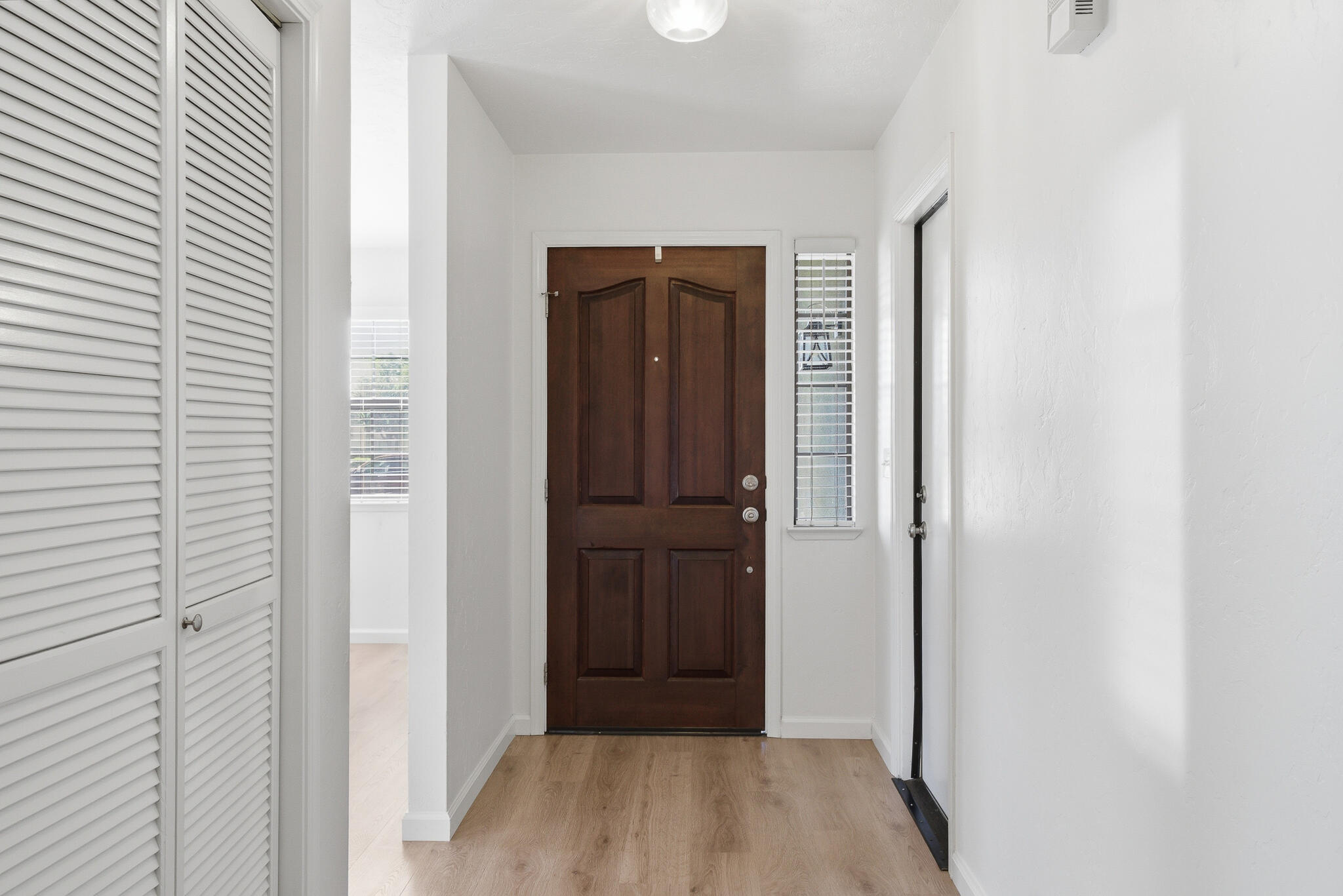 1230 W La Vida Ct, Visalia, CA 93277