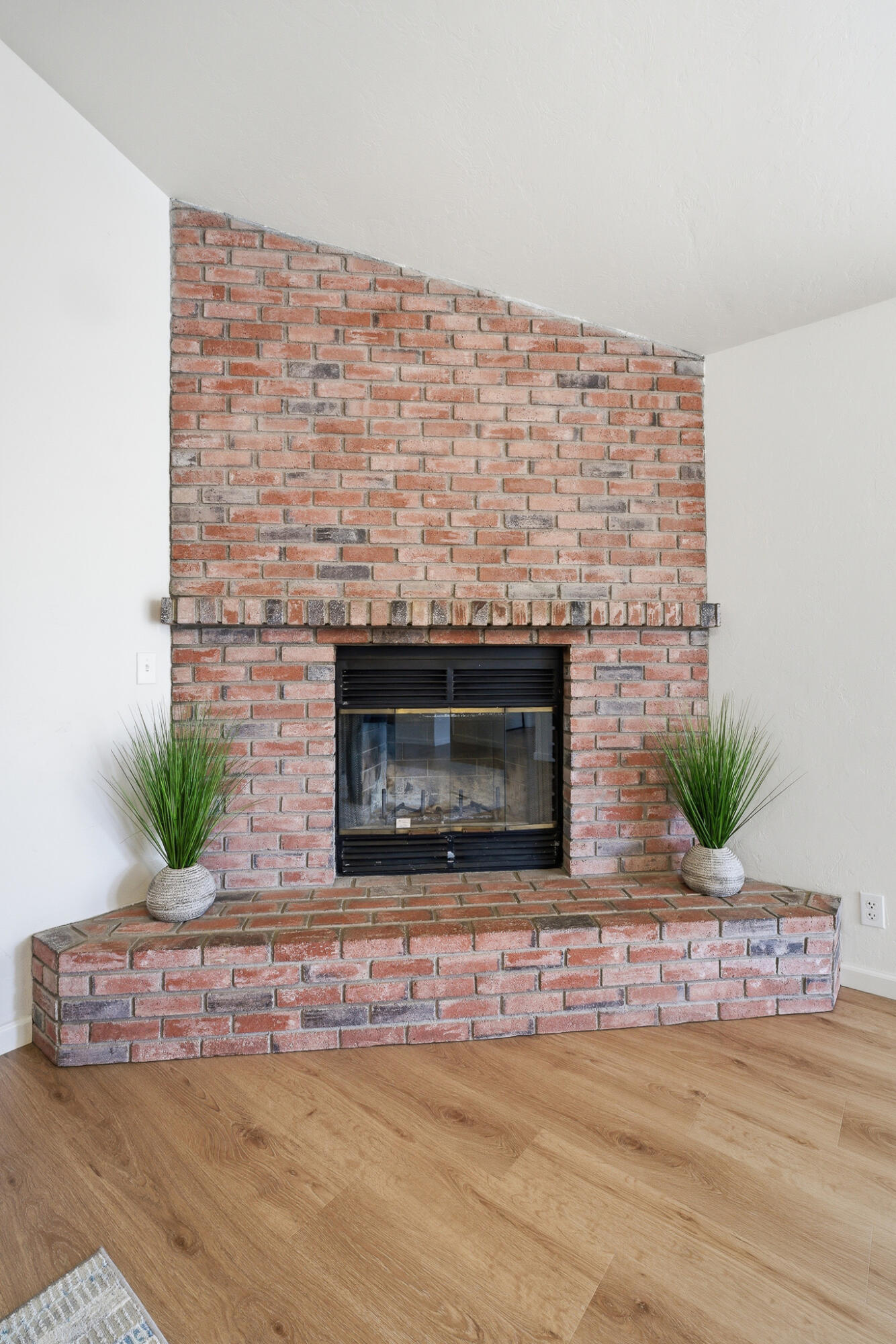 1230 W La Vida Ct, Visalia, CA 93277