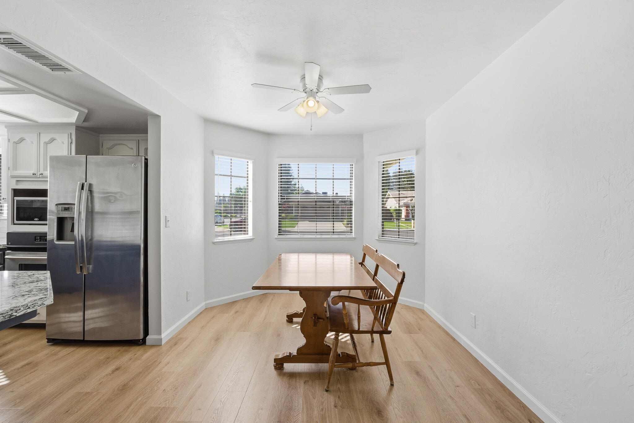 1230 W La Vida Ct, Visalia, CA 93277