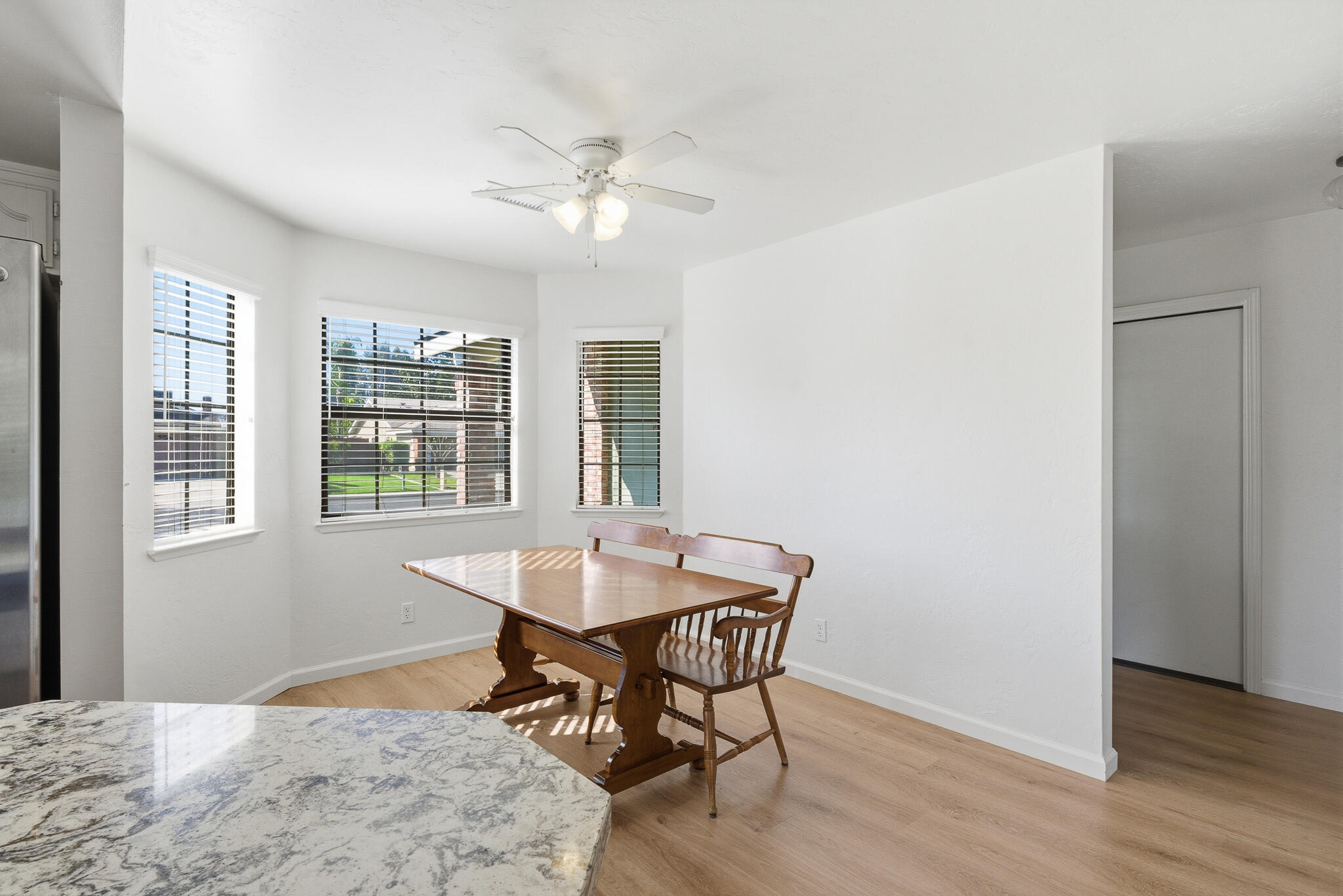 1230 W La Vida Ct, Visalia, CA 93277