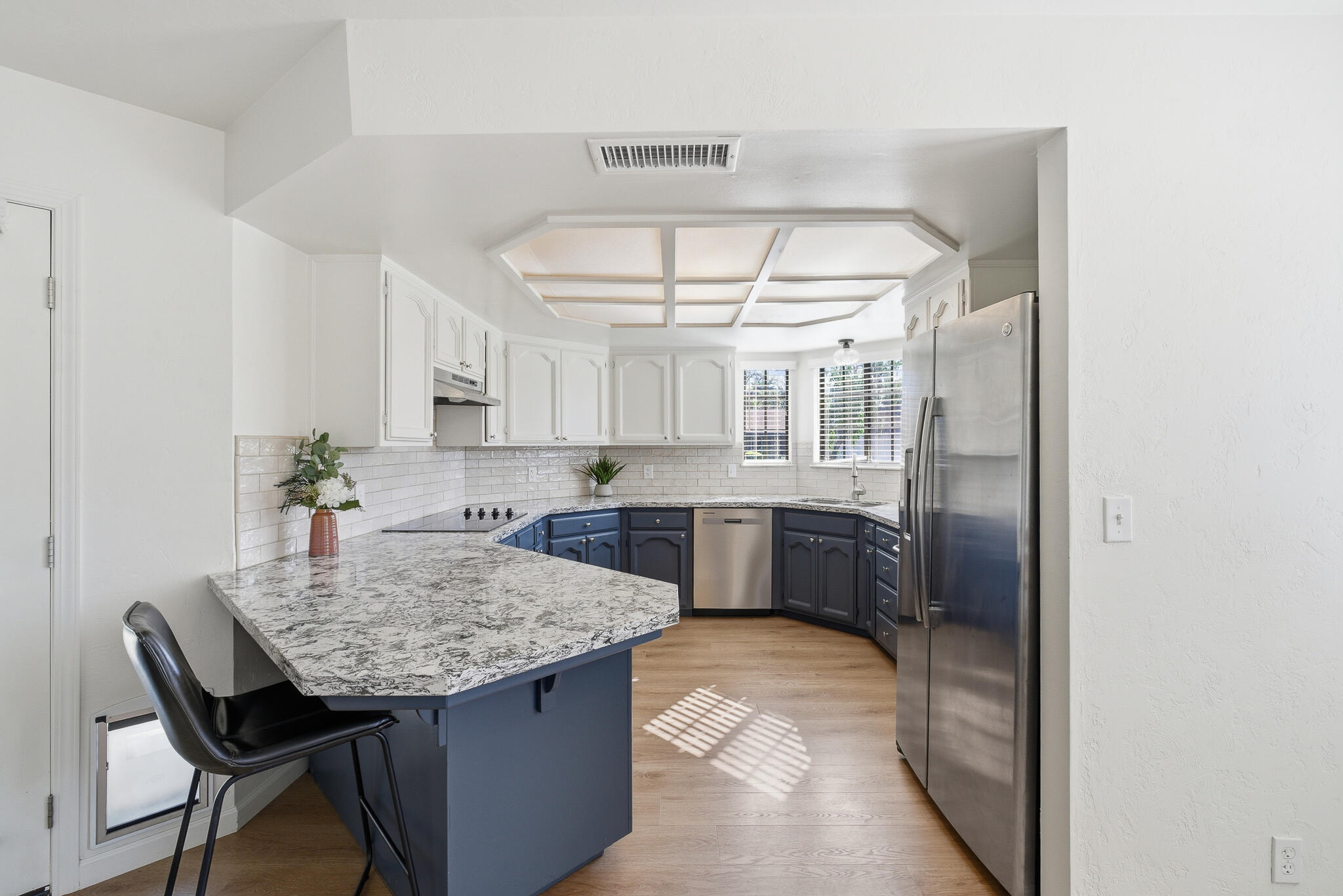 1230 W La Vida Ct, Visalia, CA 93277