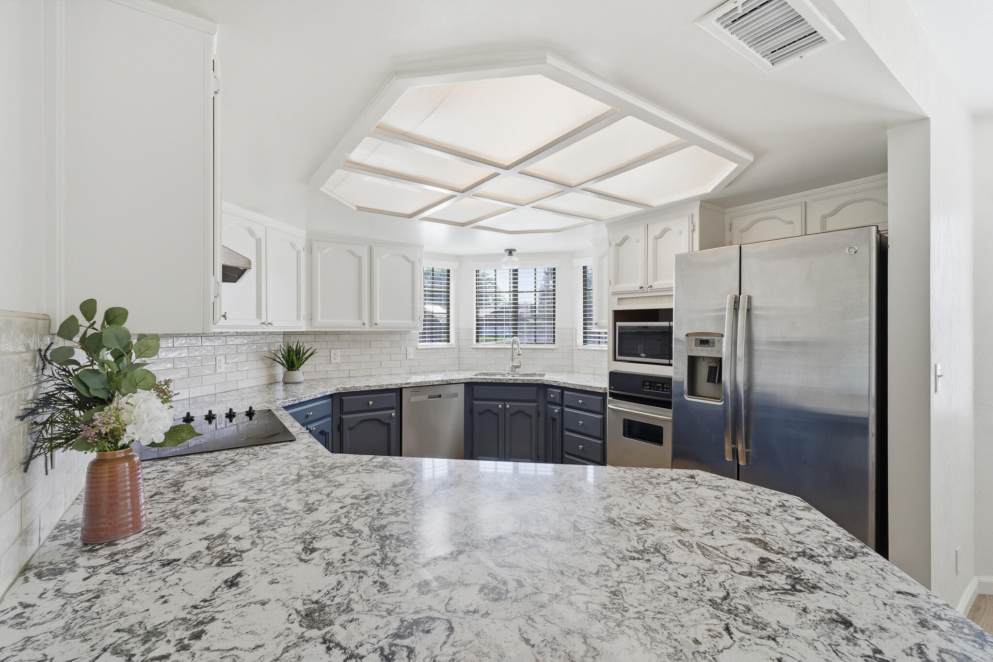 1230 W La Vida Ct, Visalia, CA 93277