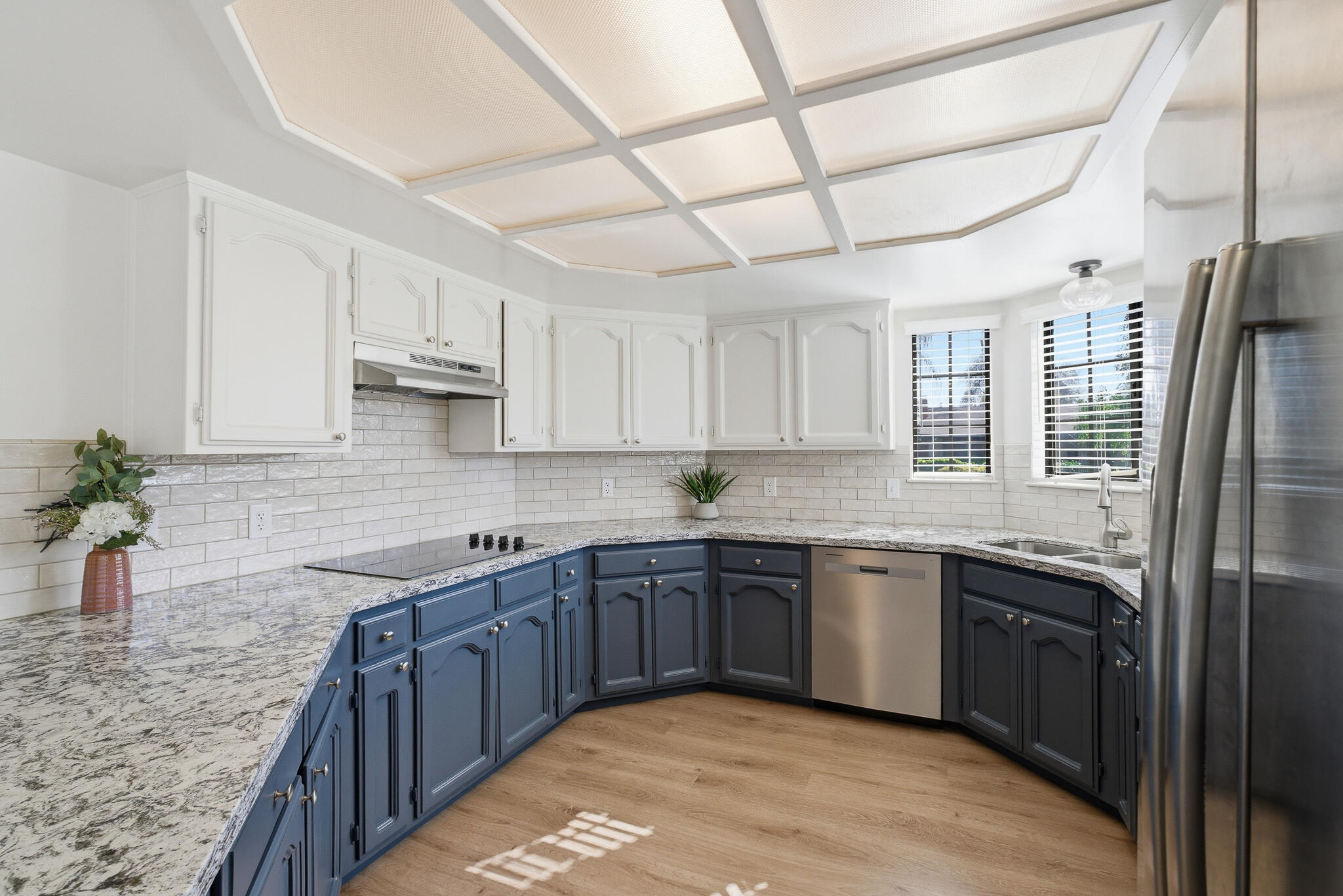 1230 W La Vida Ct, Visalia, CA 93277