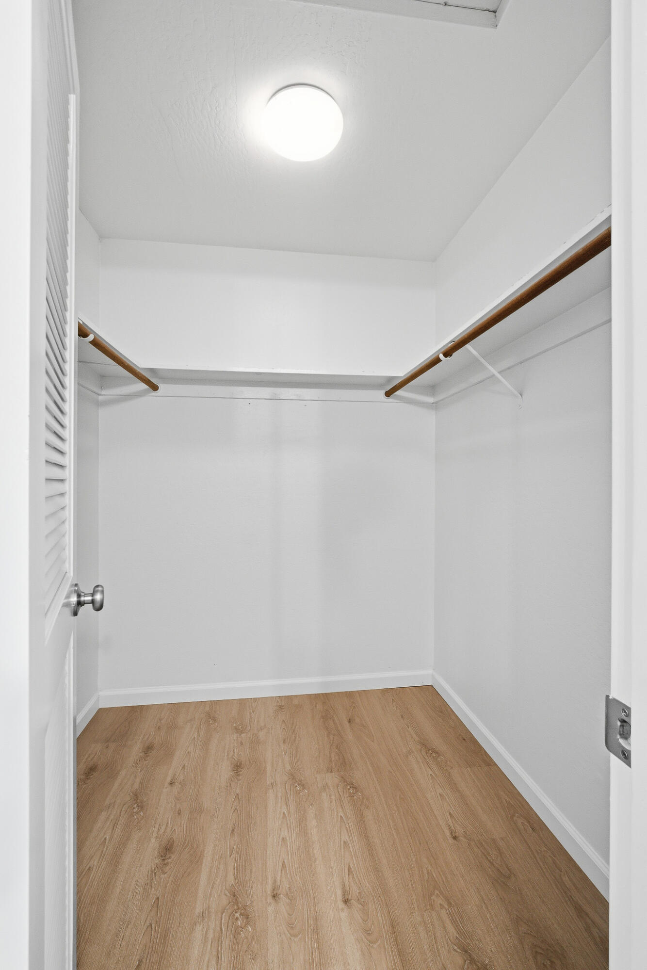 1230 W La Vida Ct, Visalia, CA 93277