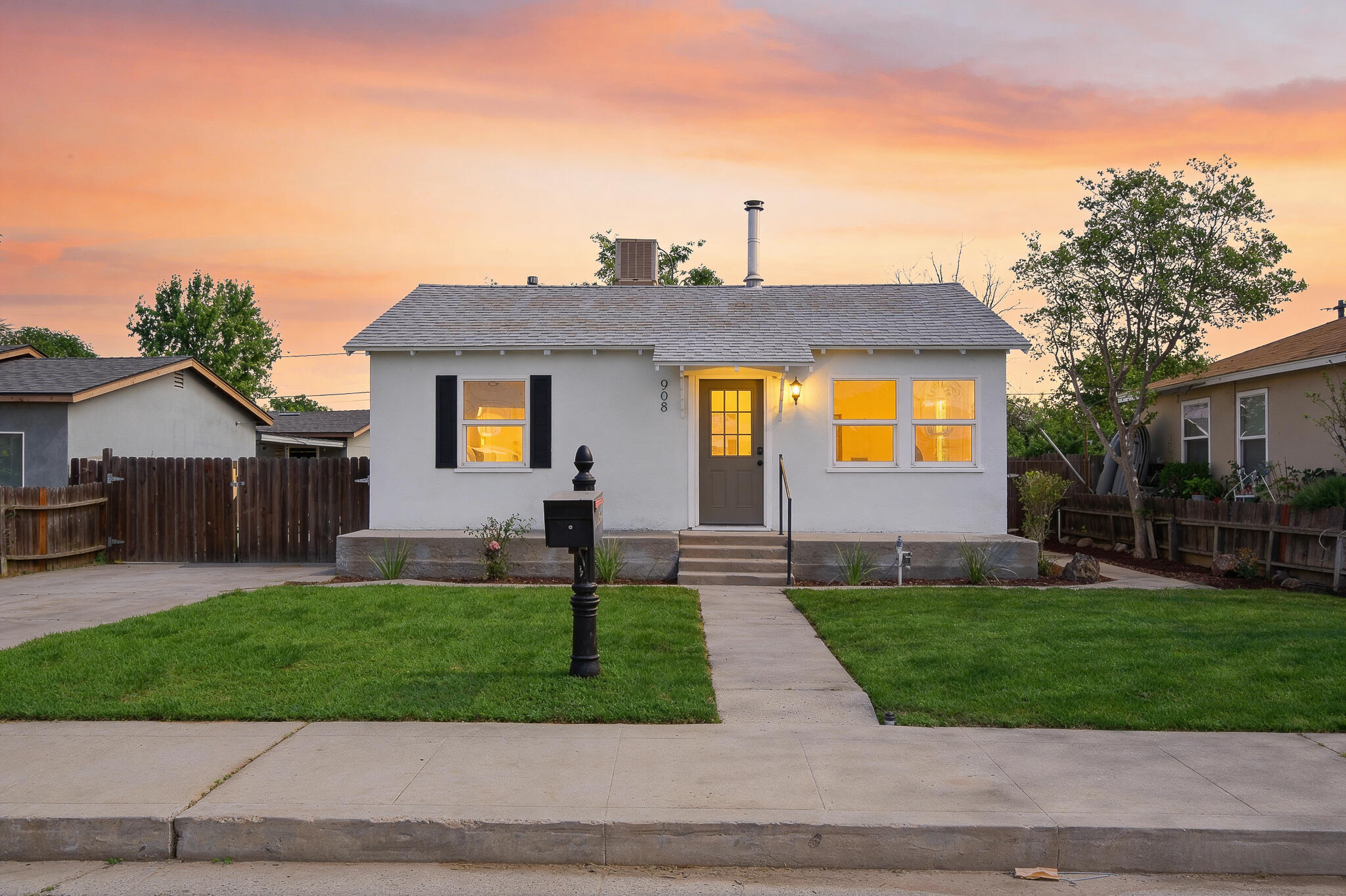 908 S Clark St, Visalia, CA 93292