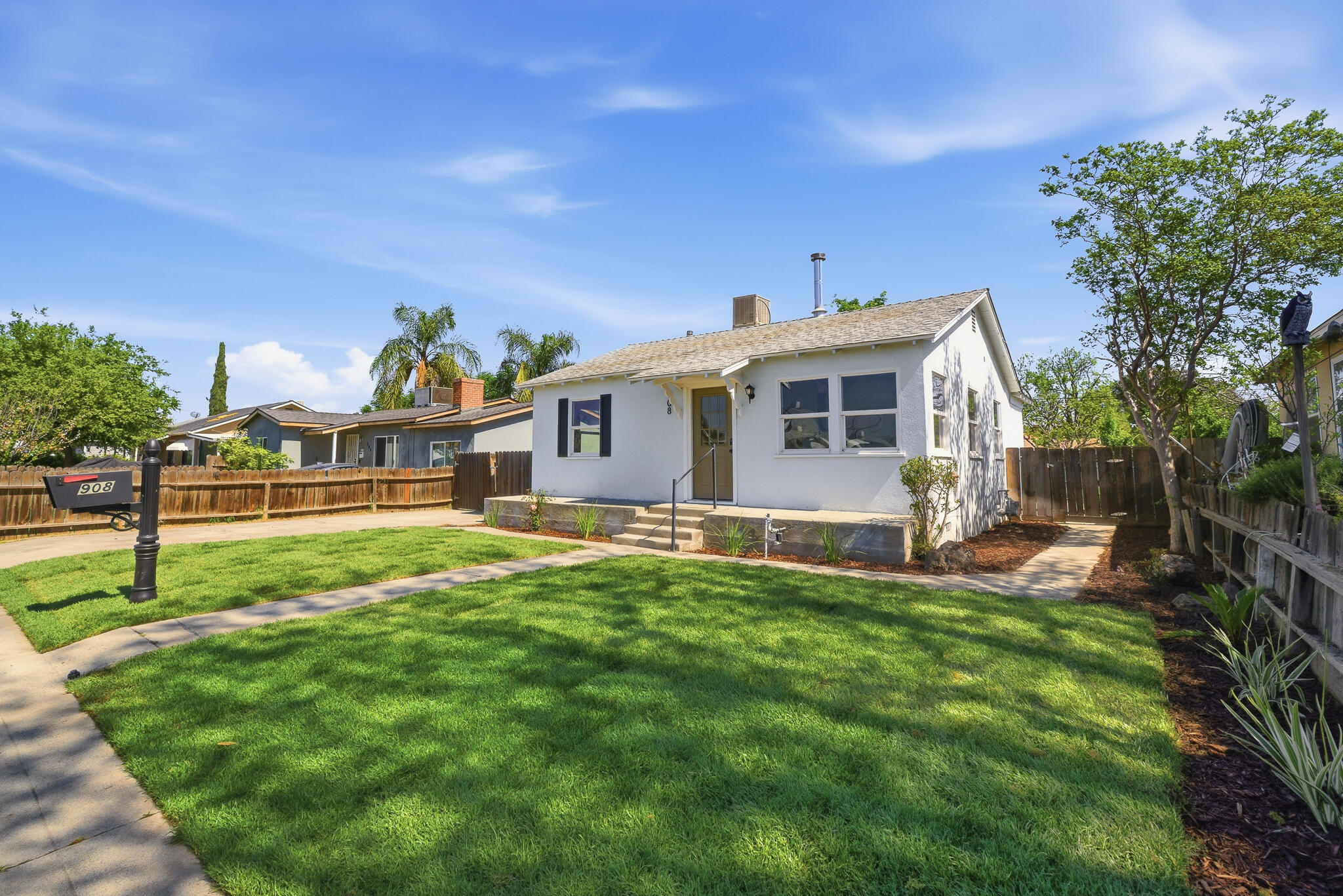 908 S Clark St, Visalia, CA 93292