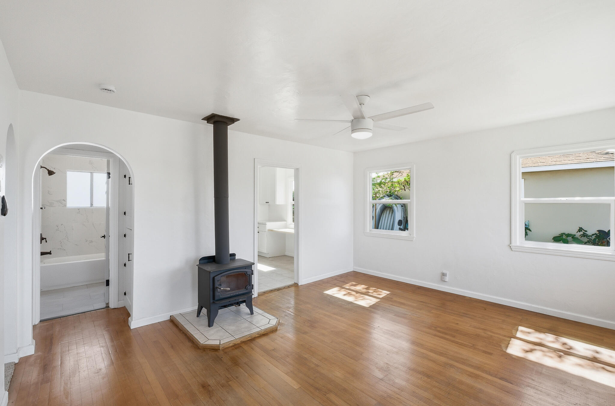 908 S Clark St, Visalia, CA 93292