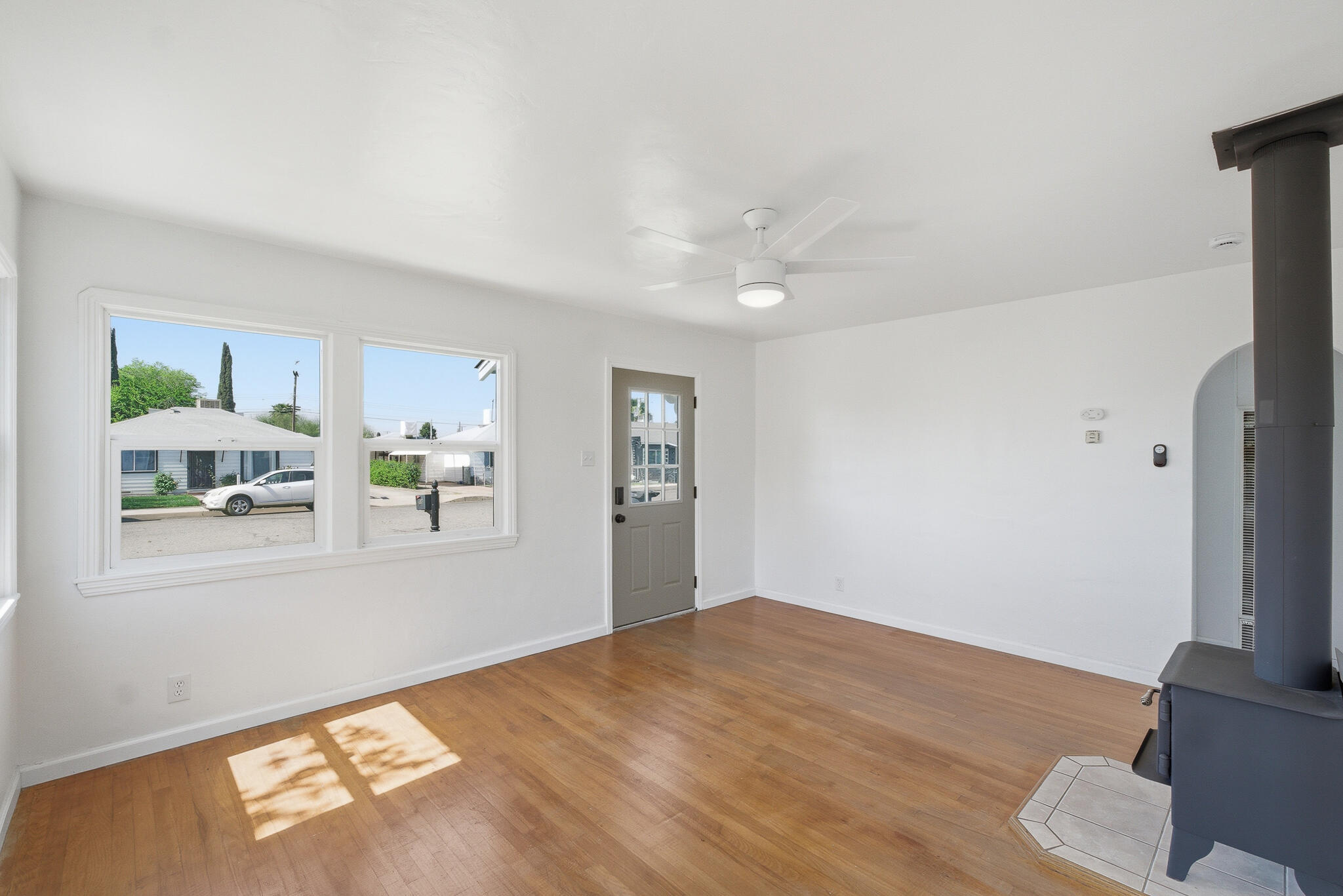 908 S Clark St, Visalia, CA 93292