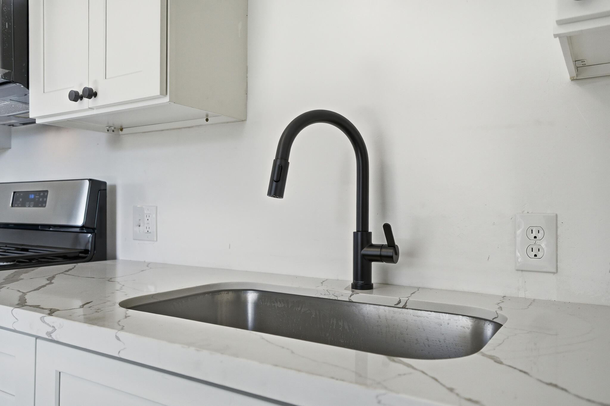 908 S Clark St, Visalia, CA 93292