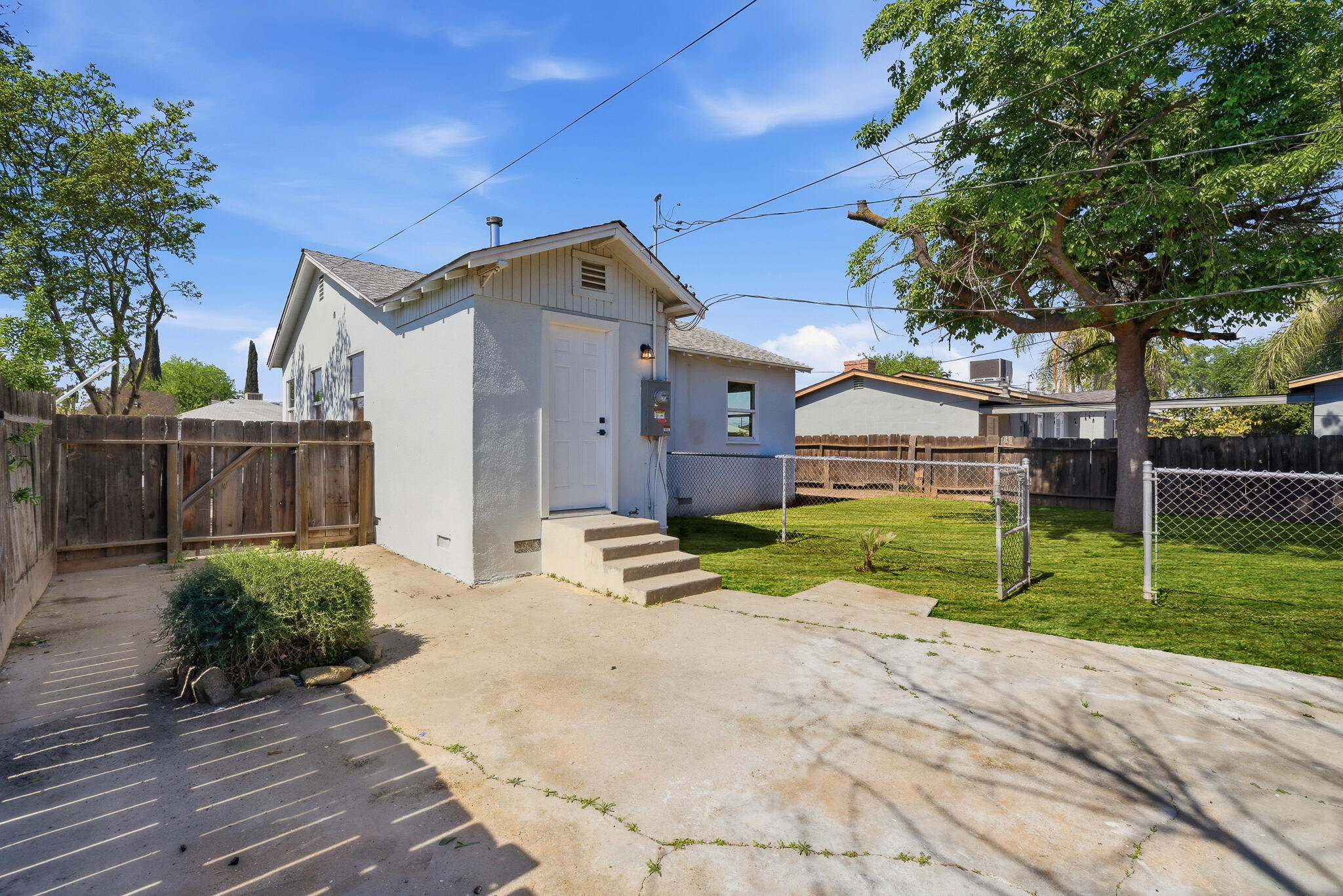 908 S Clark St, Visalia, CA 93292