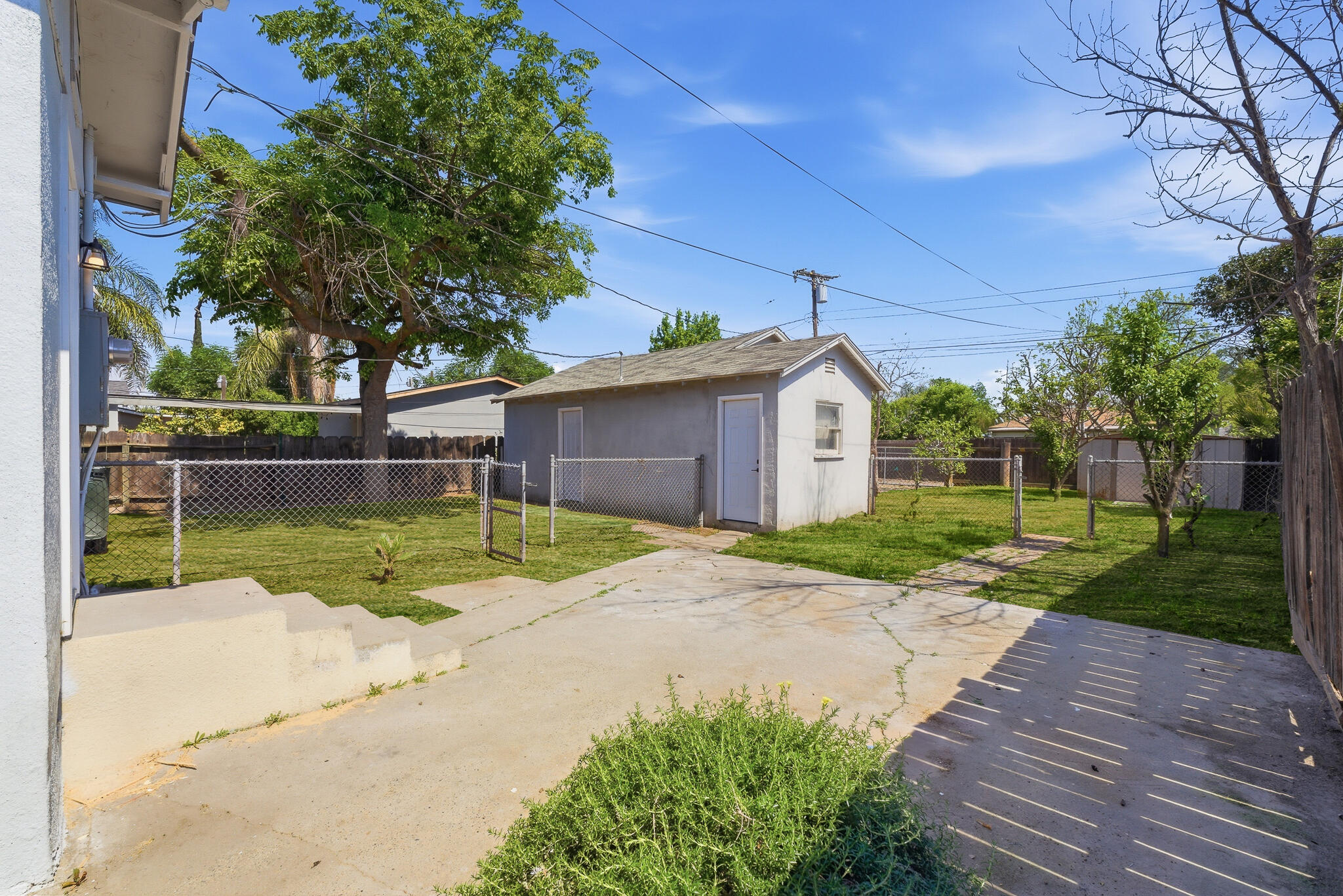 908 S Clark St, Visalia, CA 93292