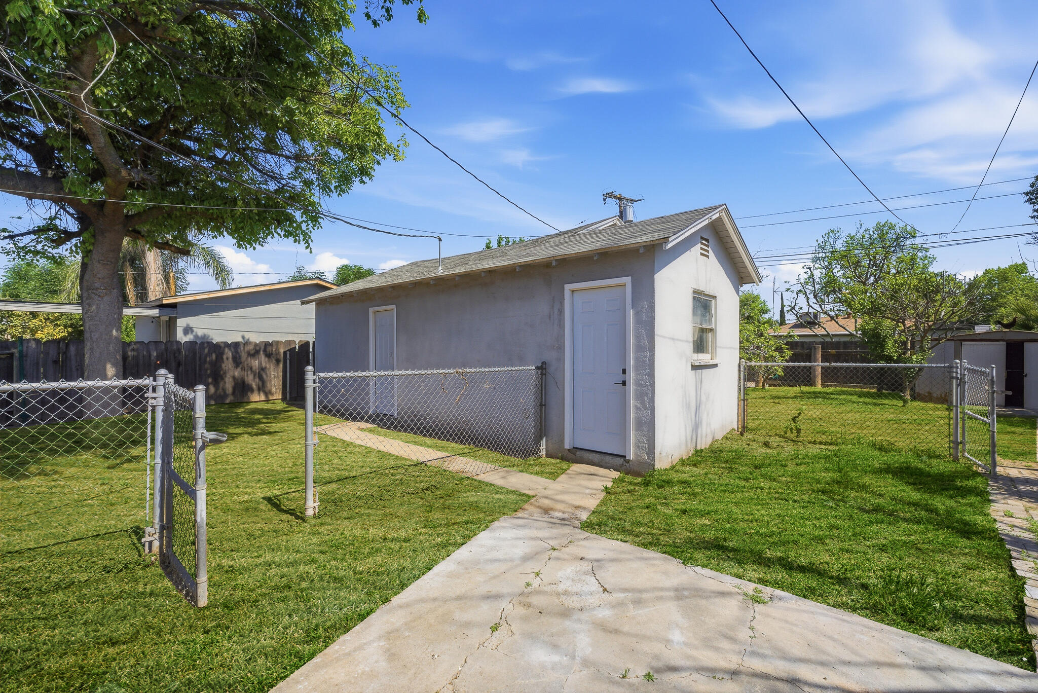 908 S Clark St, Visalia, CA 93292