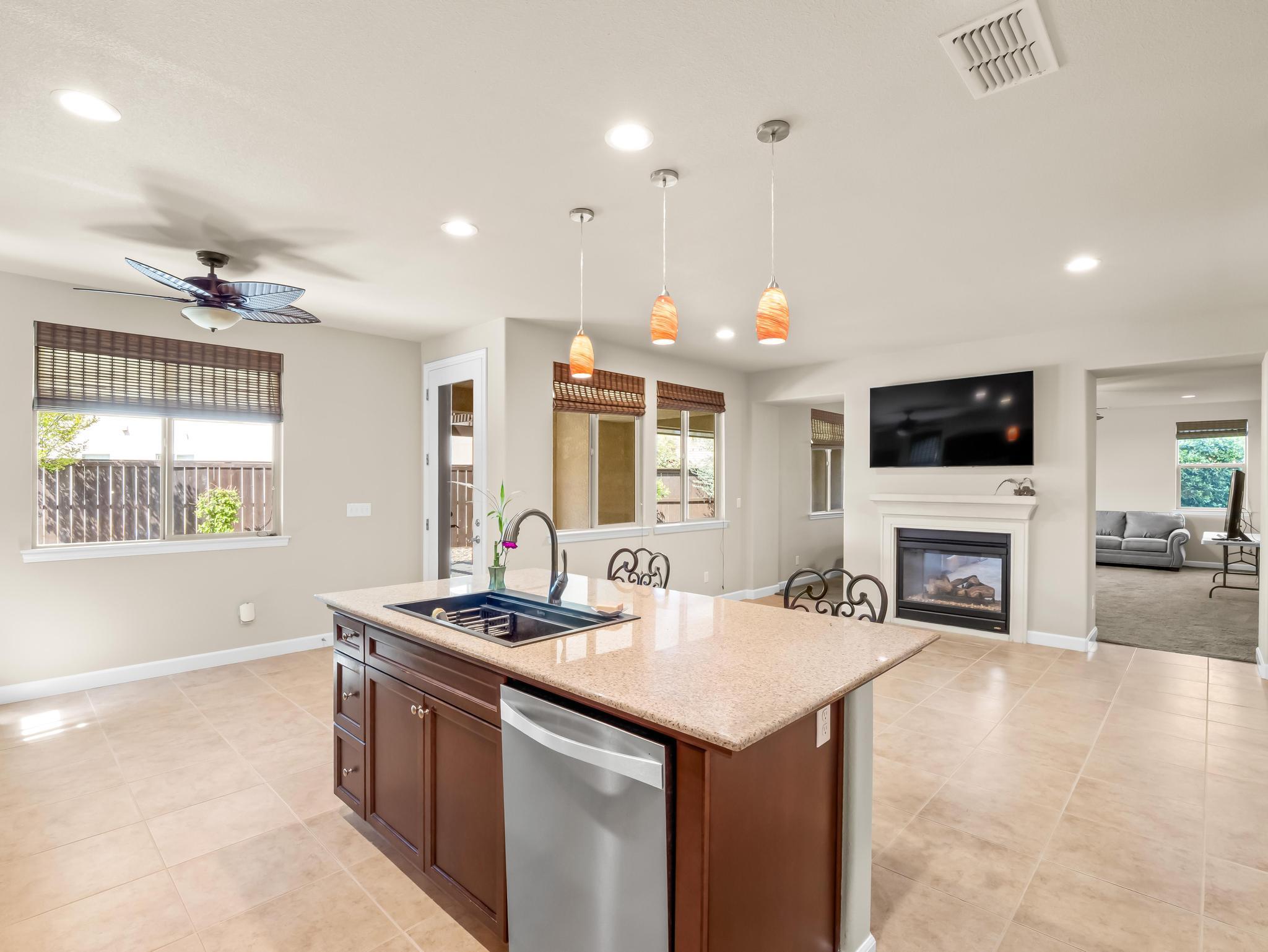 1178 Blackwood Ave, Clovis, CA 93619