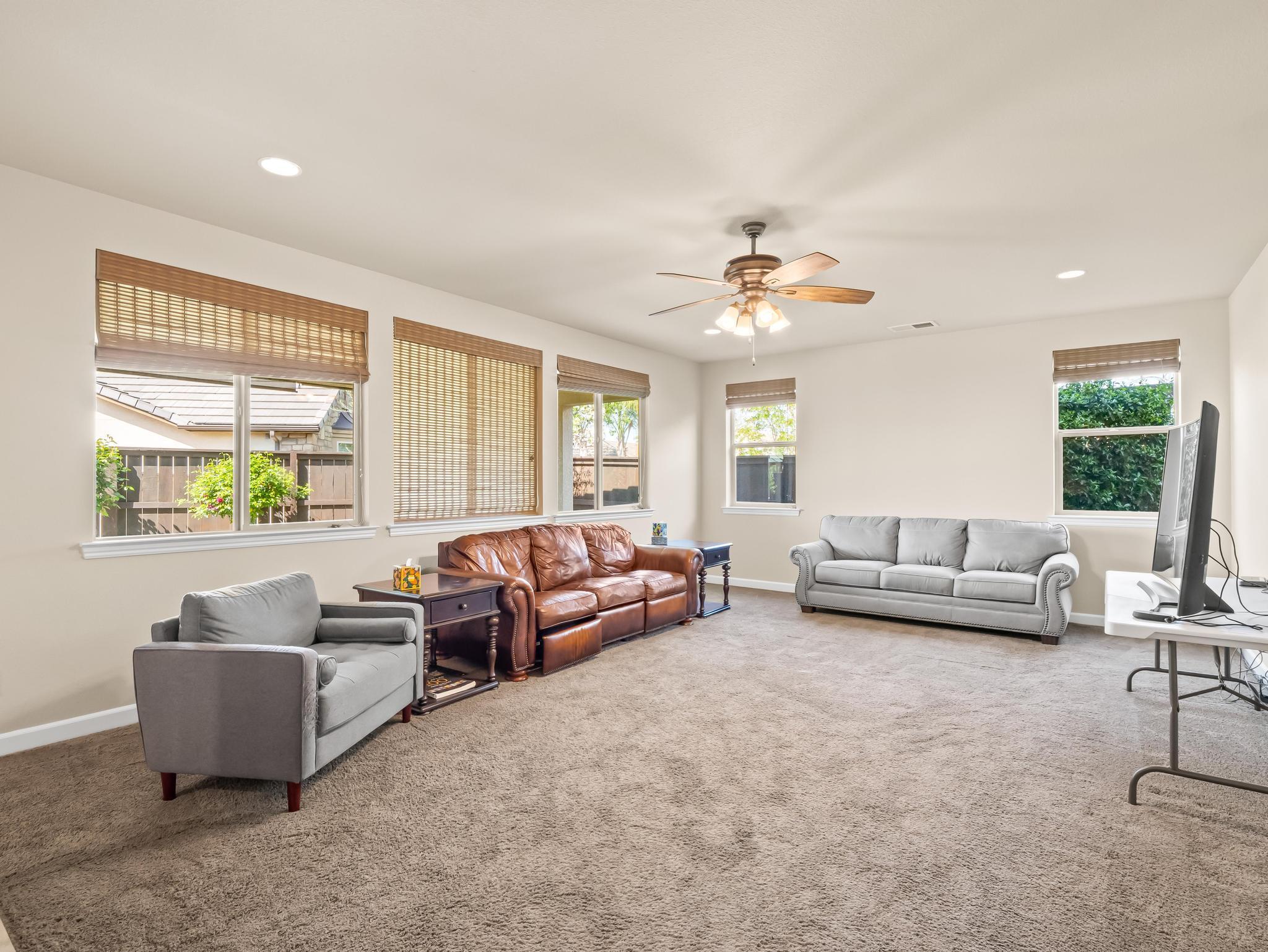 1178 Blackwood Ave, Clovis, CA 93619