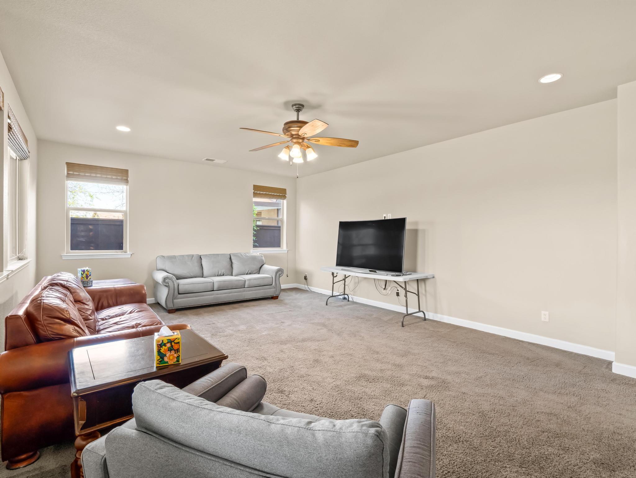 1178 Blackwood Ave, Clovis, CA 93619