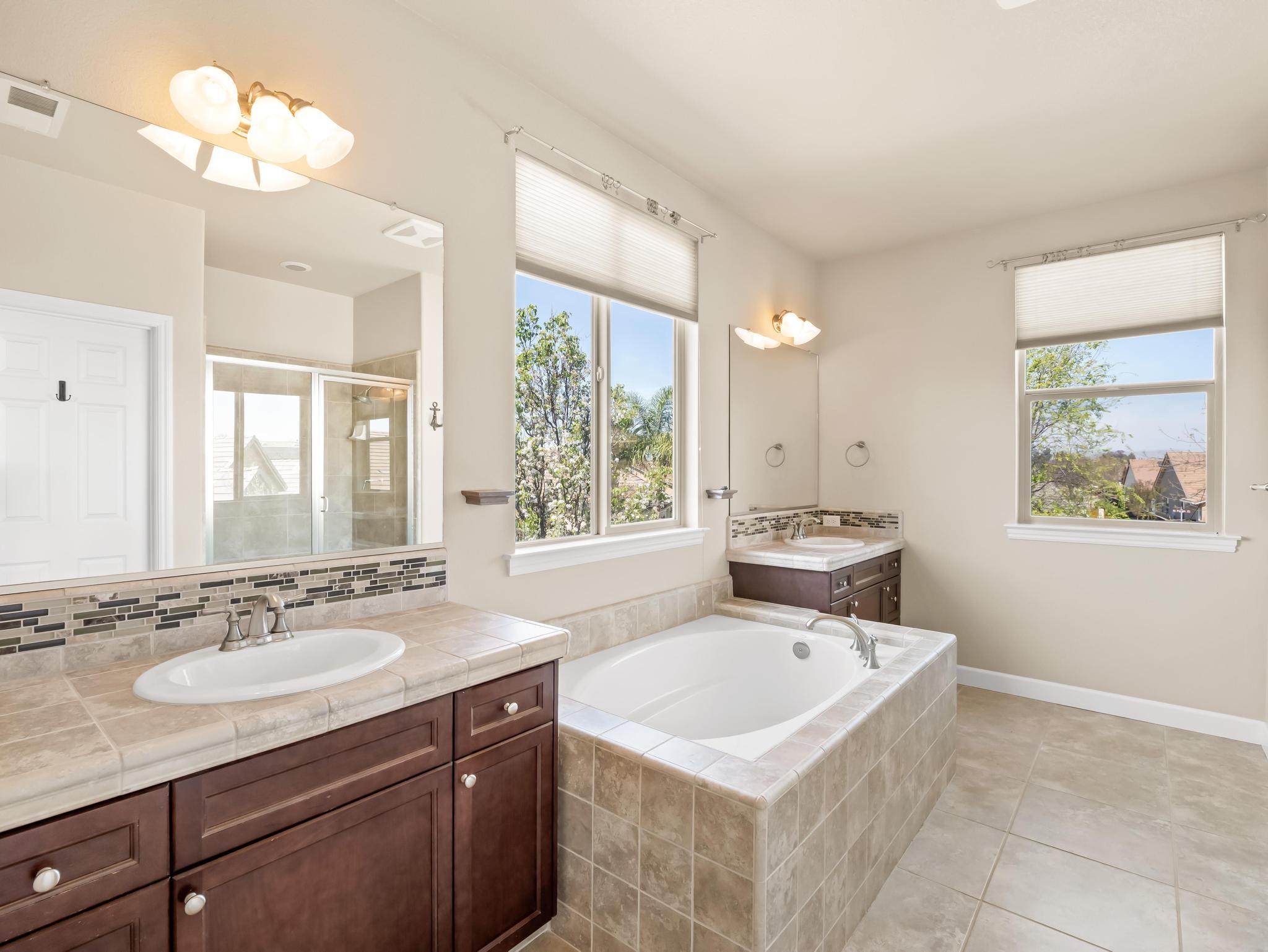 1178 Blackwood Ave, Clovis, CA 93619