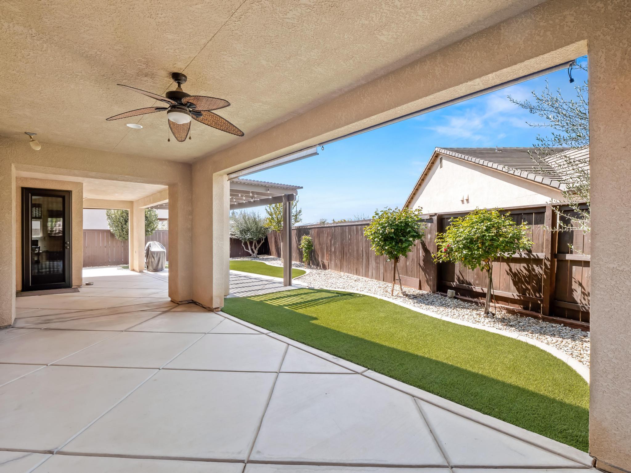 1178 Blackwood Ave, Clovis, CA 93619