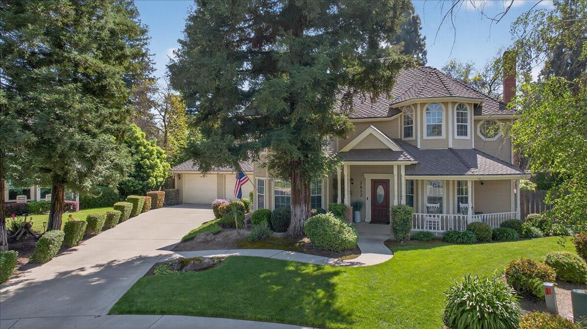 1652 S Exeter Ct, Visalia, CA 93292