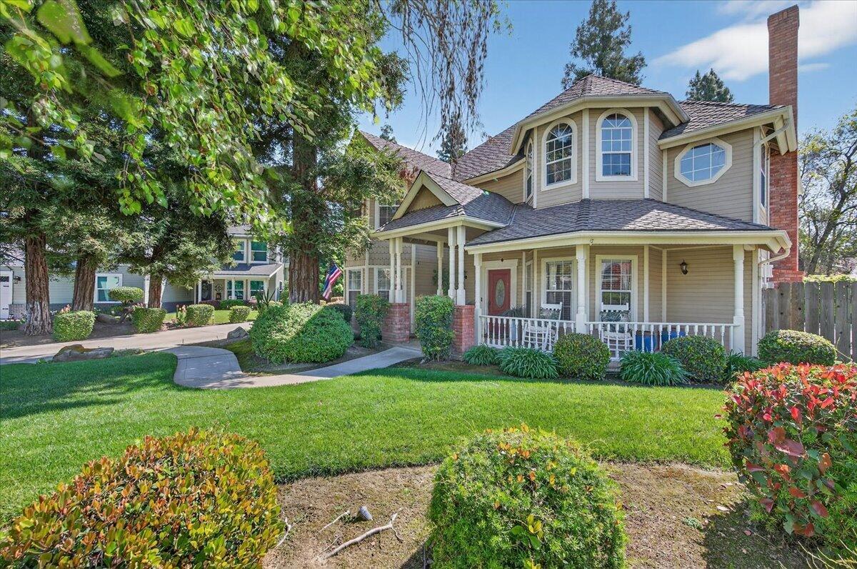 1652 S Exeter Ct, Visalia, CA 93292