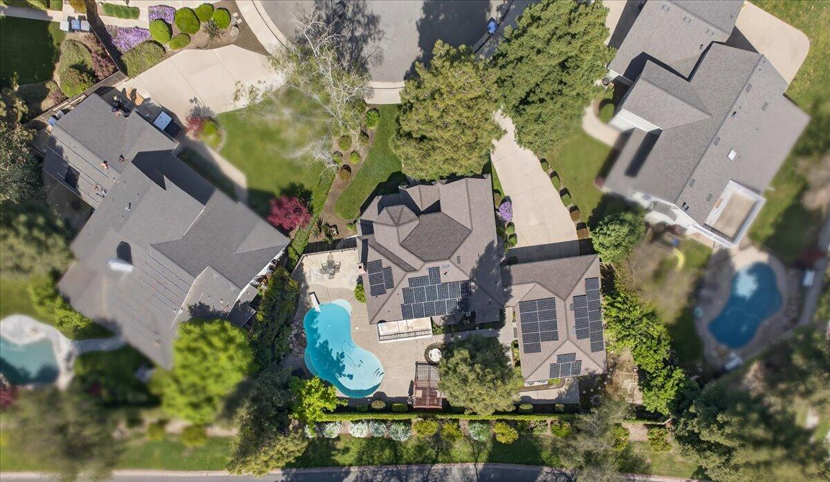 1652 S Exeter Ct, Visalia, CA 93292