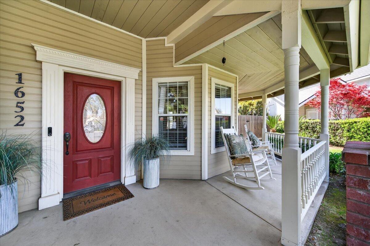1652 S Exeter Ct, Visalia, CA 93292