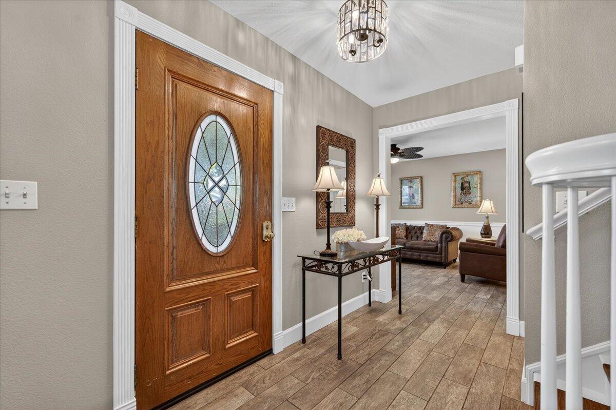 1652 S Exeter Ct, Visalia, CA 93292