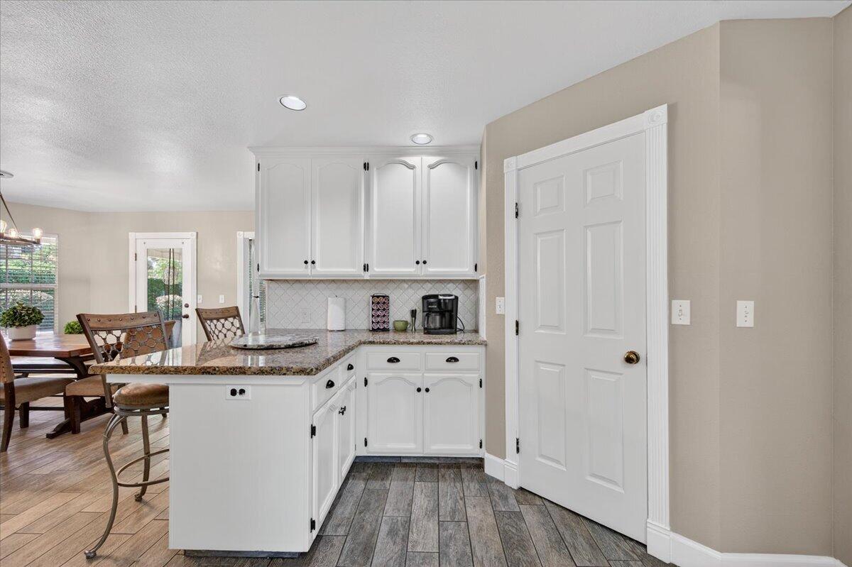 1652 S Exeter Ct, Visalia, CA 93292