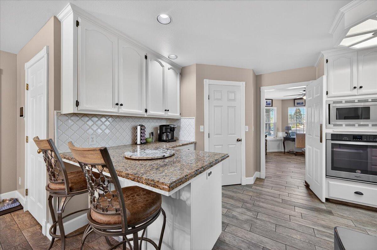 1652 S Exeter Ct, Visalia, CA 93292