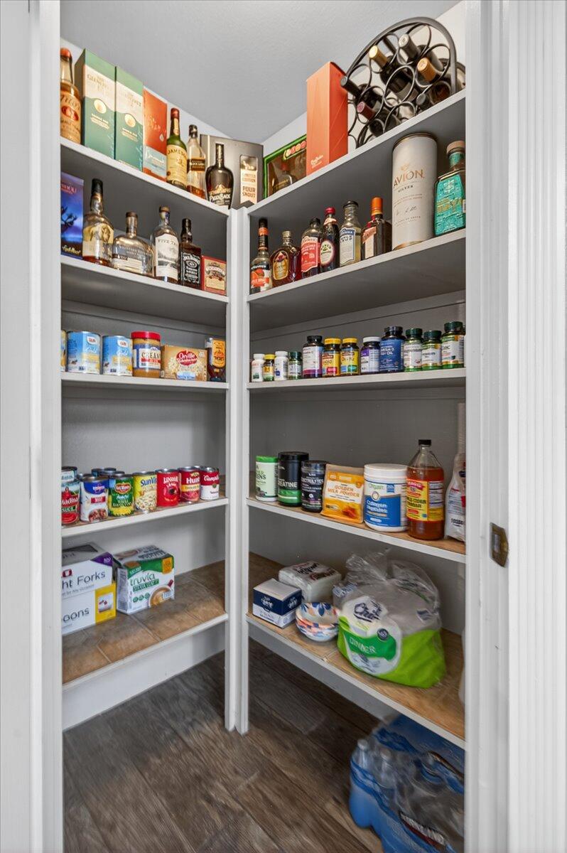 1652 S Exeter Ct, Visalia, CA 93292