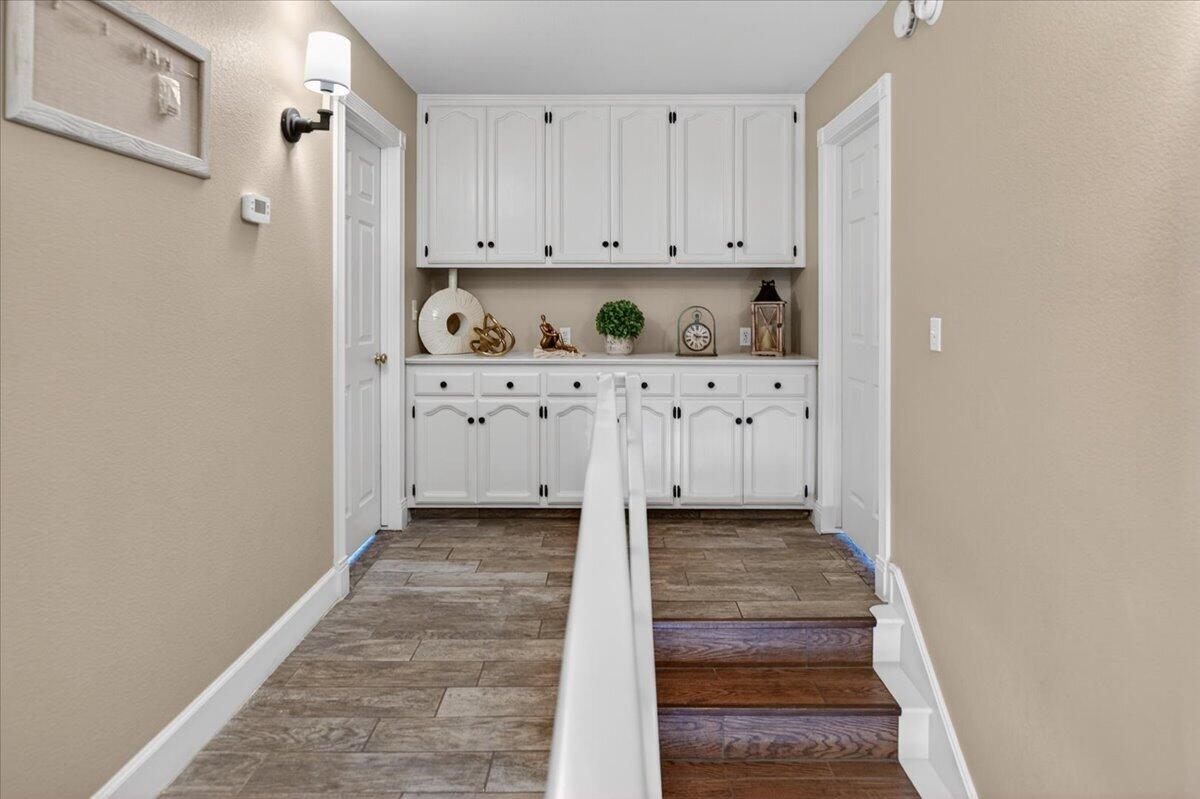 1652 S Exeter Ct, Visalia, CA 93292