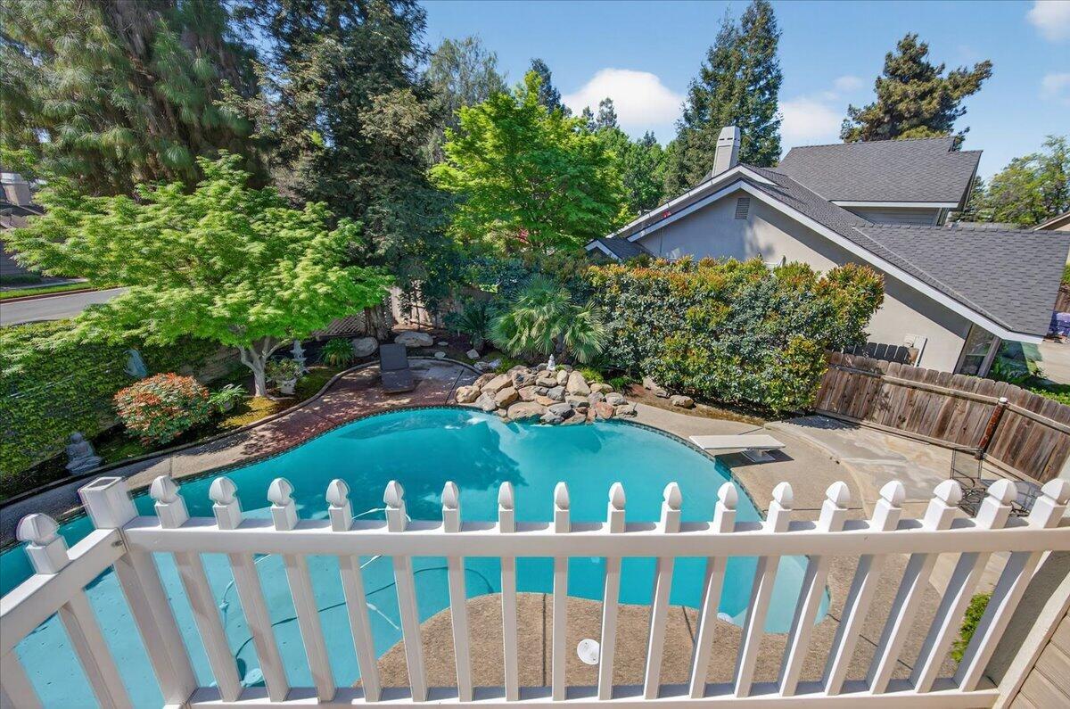 1652 S Exeter Ct, Visalia, CA 93292