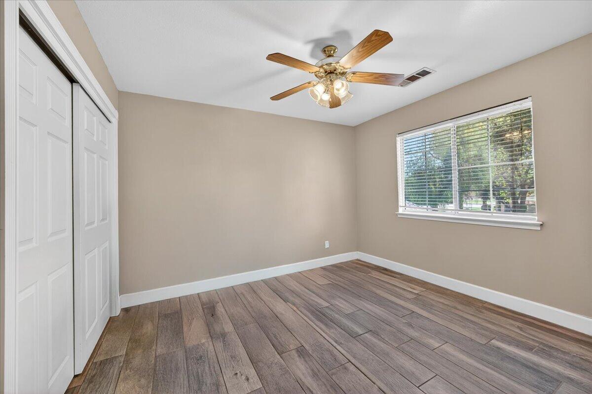 1652 S Exeter Ct, Visalia, CA 93292