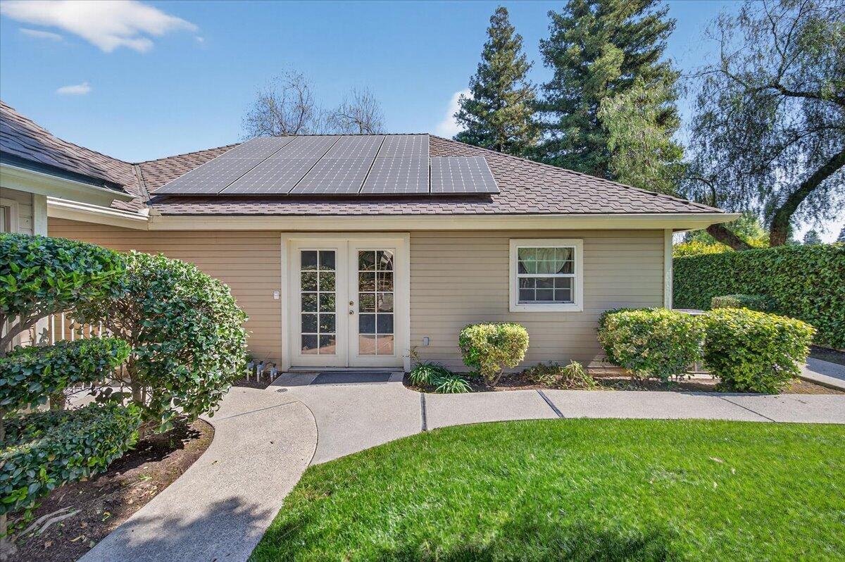 1652 S Exeter Ct, Visalia, CA 93292