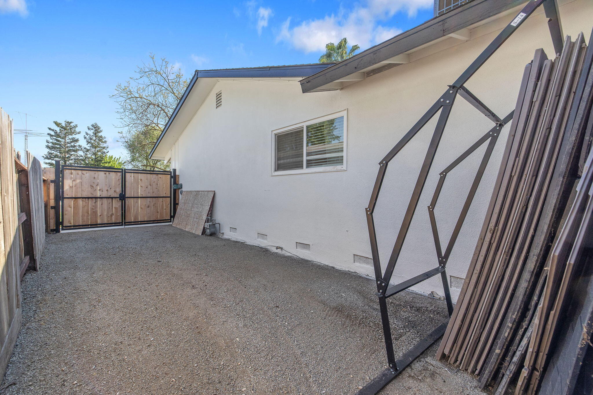 2626 W Princeton Ave, Visalia, CA 93277