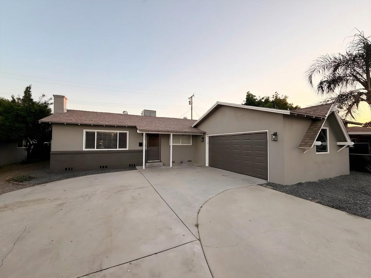 302 Sequoia Dr, Exeter, CA 93221