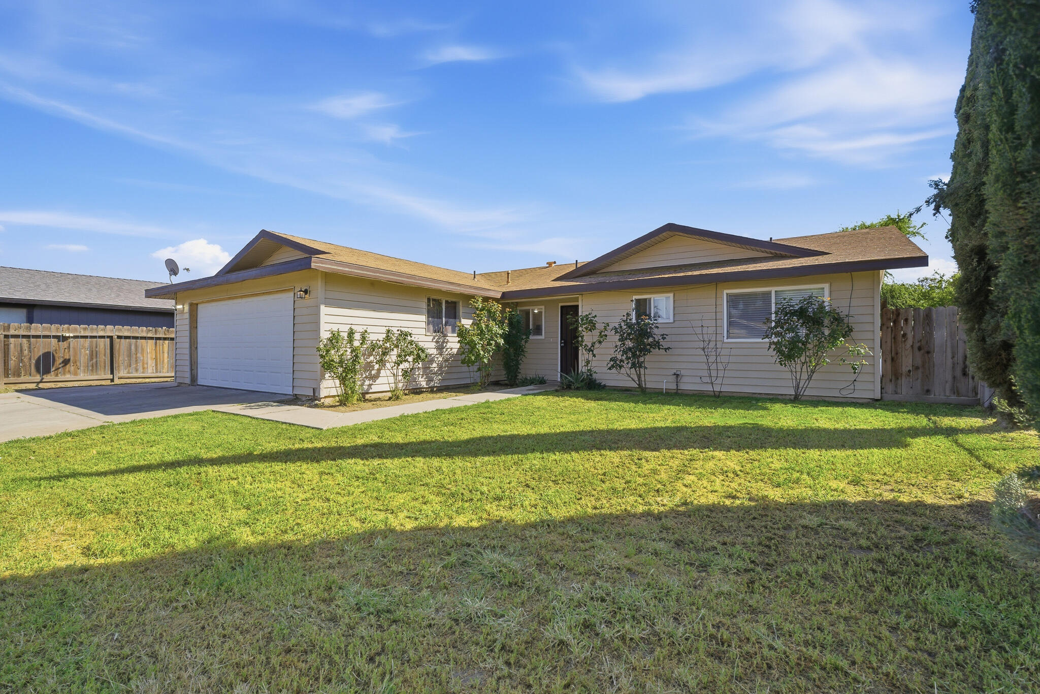 14291 Rosemary Cir, Lemoore, CA 93245