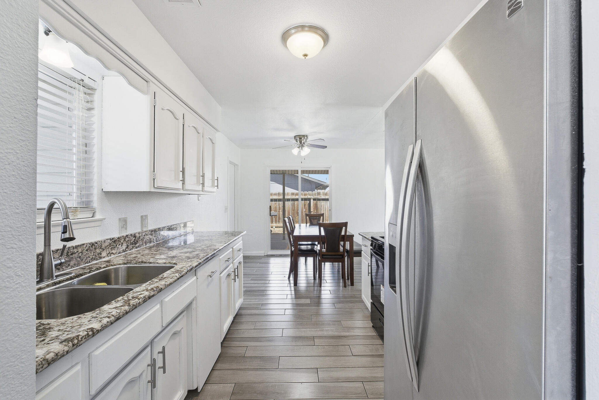 14291 Rosemary Cir, Lemoore, CA 93245