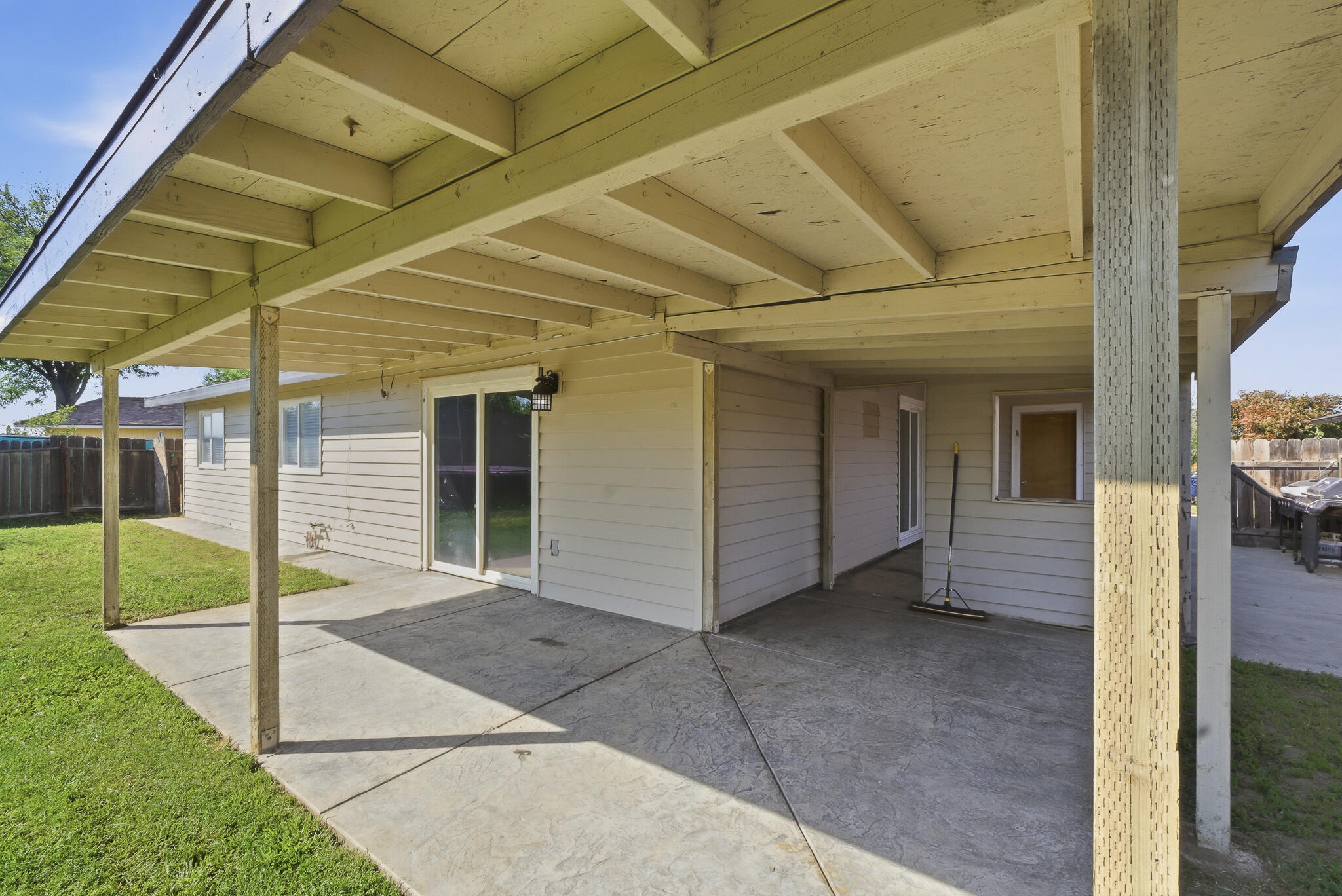 14291 Rosemary Cir, Lemoore, CA 93245