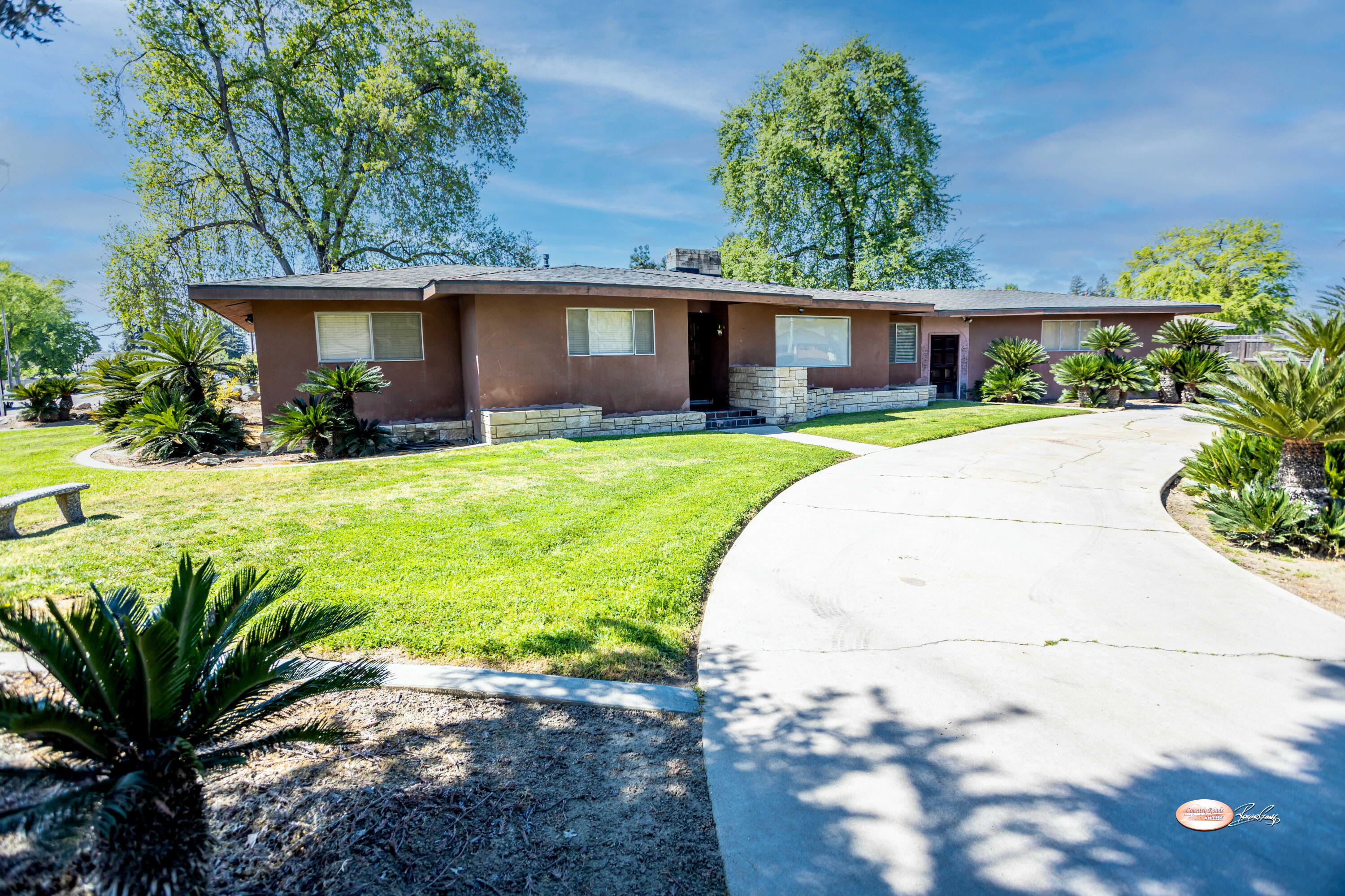 1019 N Manor Dr, Tulare, CA 93274