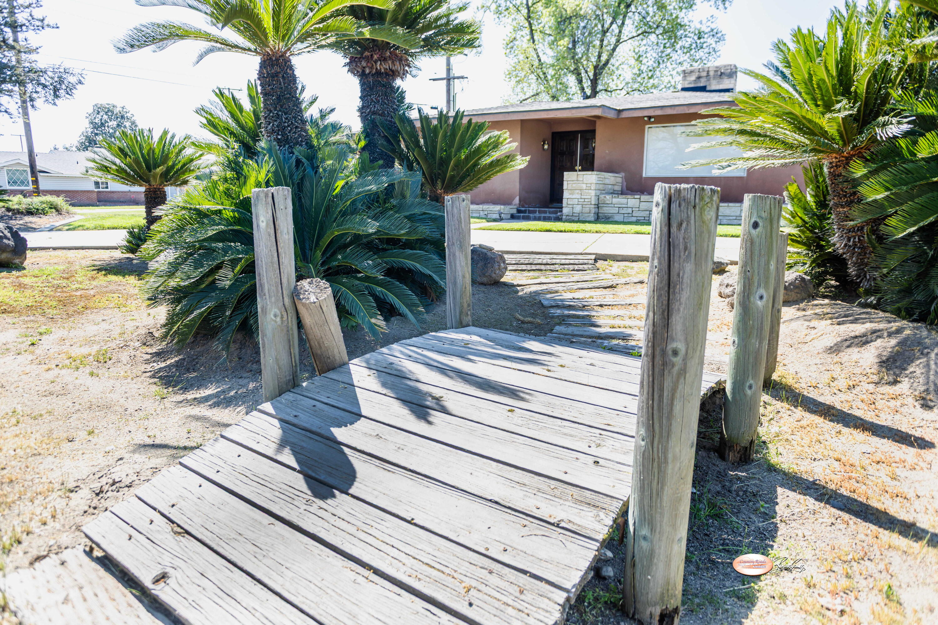 1019 N Manor Dr, Tulare, CA 93274