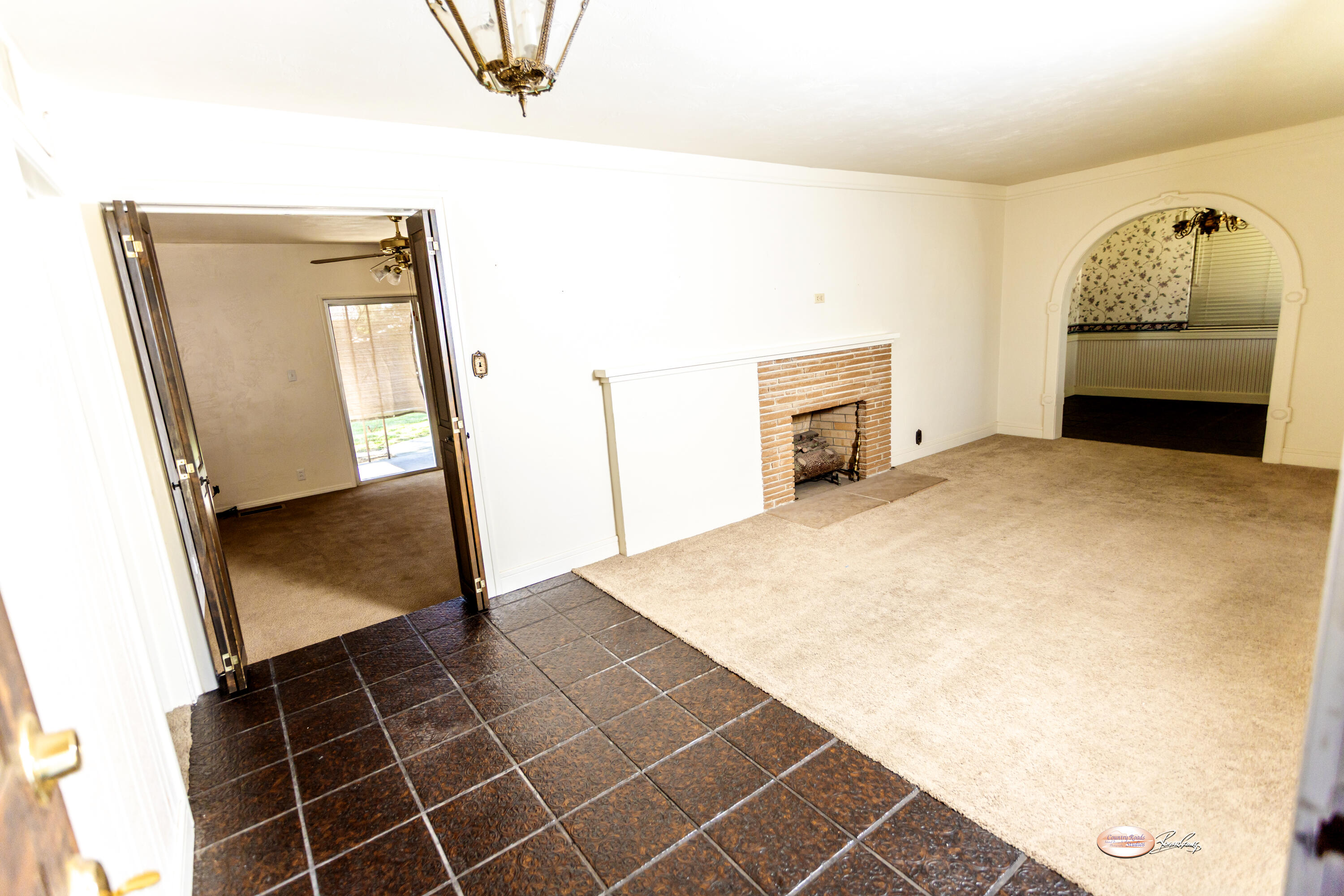 1019 N Manor Dr, Tulare, CA 93274