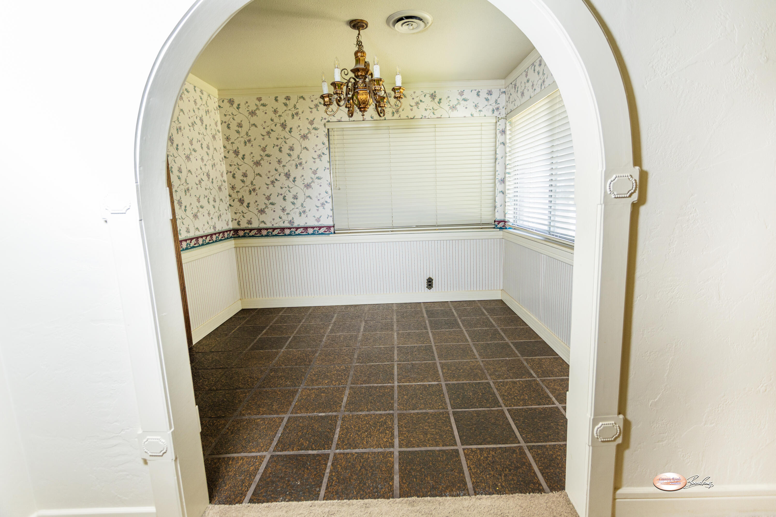 1019 N Manor Dr, Tulare, CA 93274