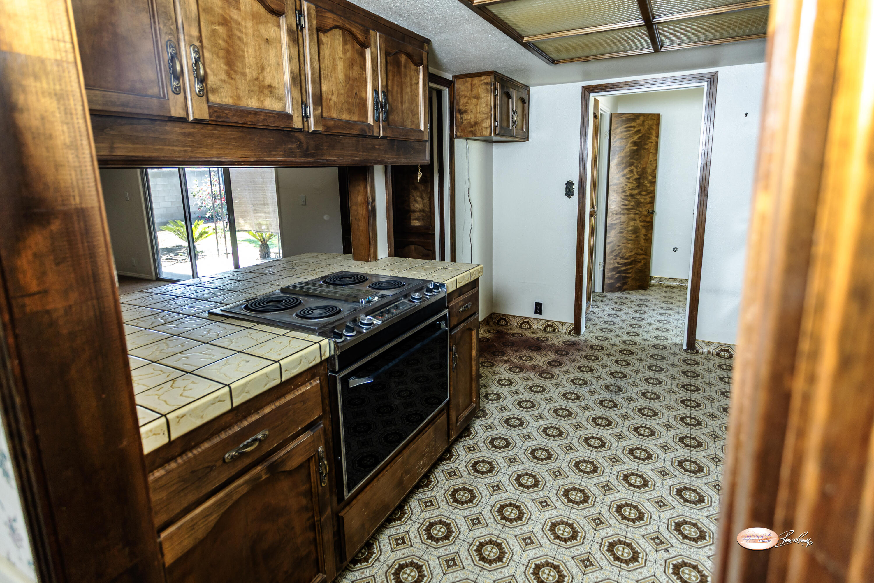 1019 N Manor Dr, Tulare, CA 93274