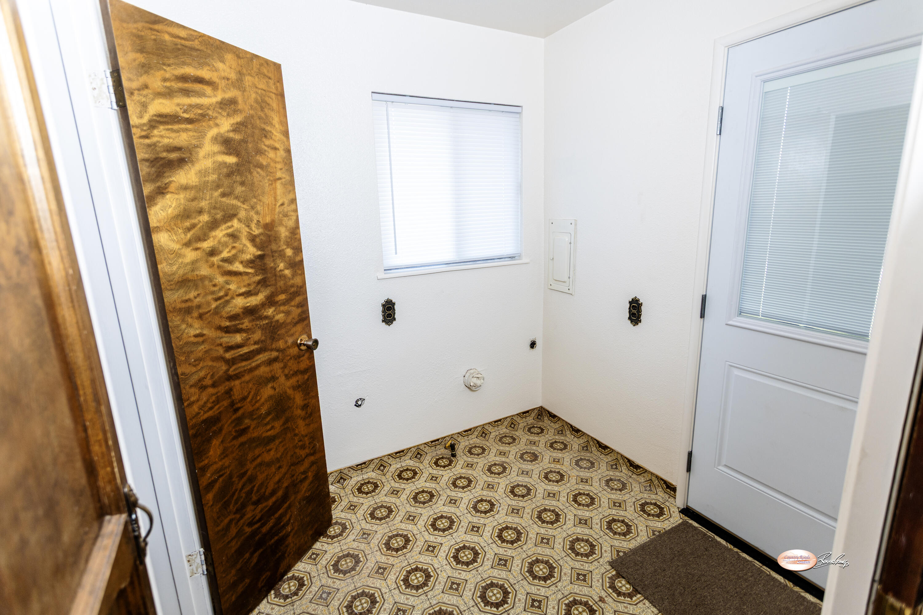 1019 N Manor Dr, Tulare, CA 93274