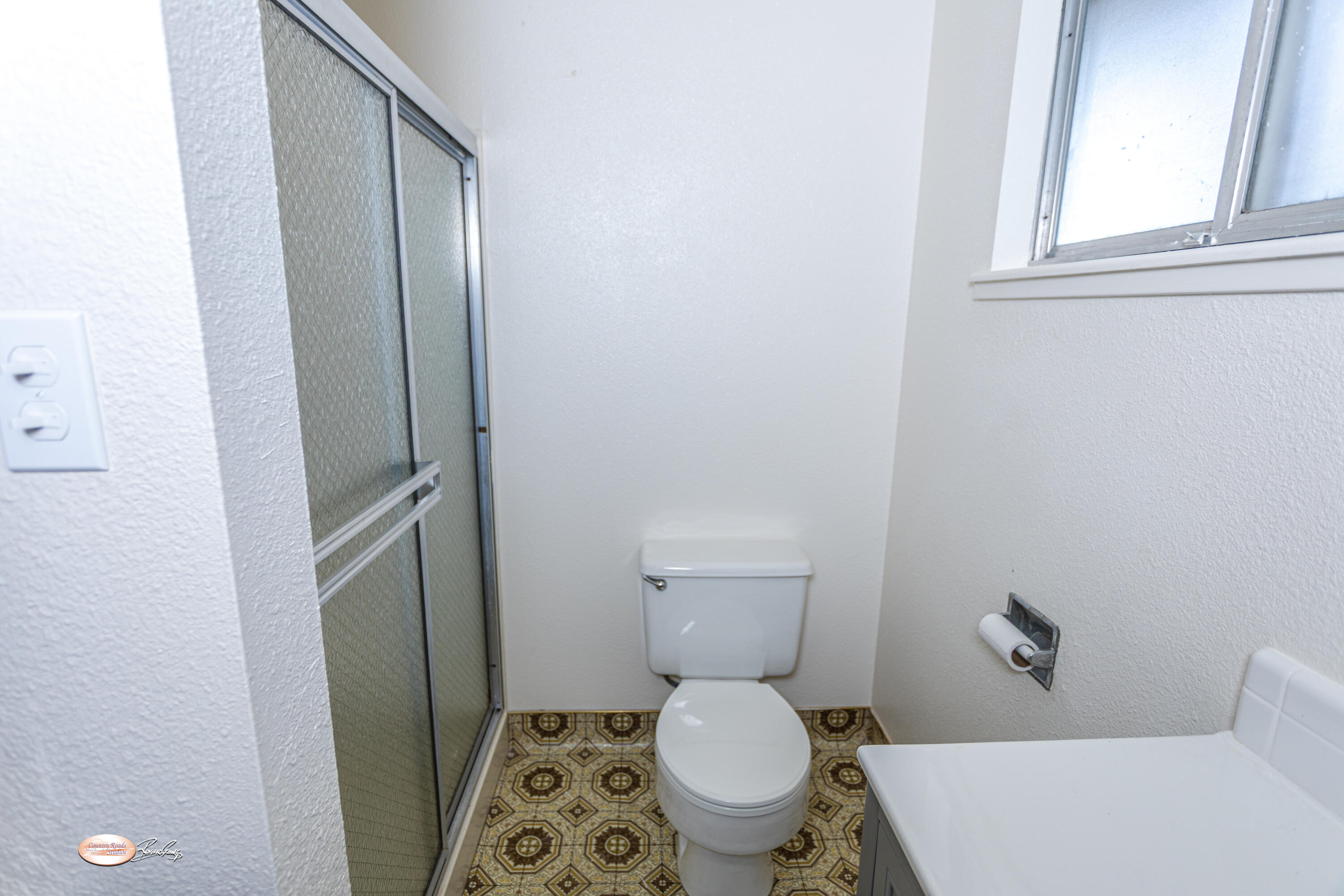 1019 N Manor Dr, Tulare, CA 93274