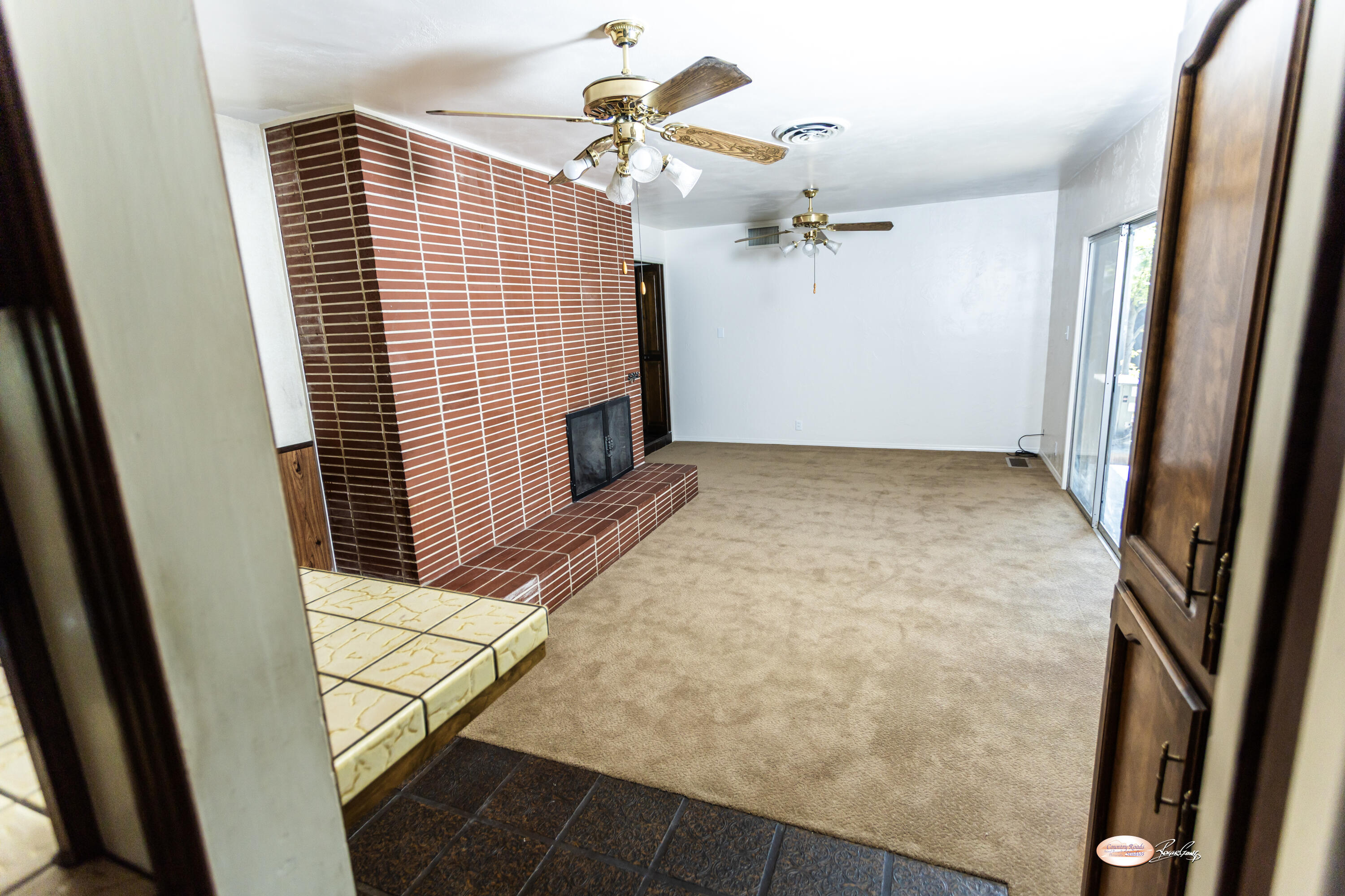 1019 N Manor Dr, Tulare, CA 93274