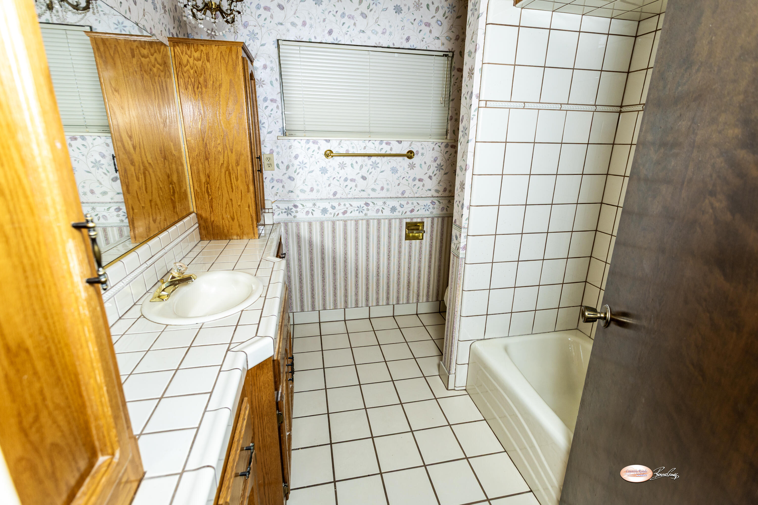 1019 N Manor Dr, Tulare, CA 93274